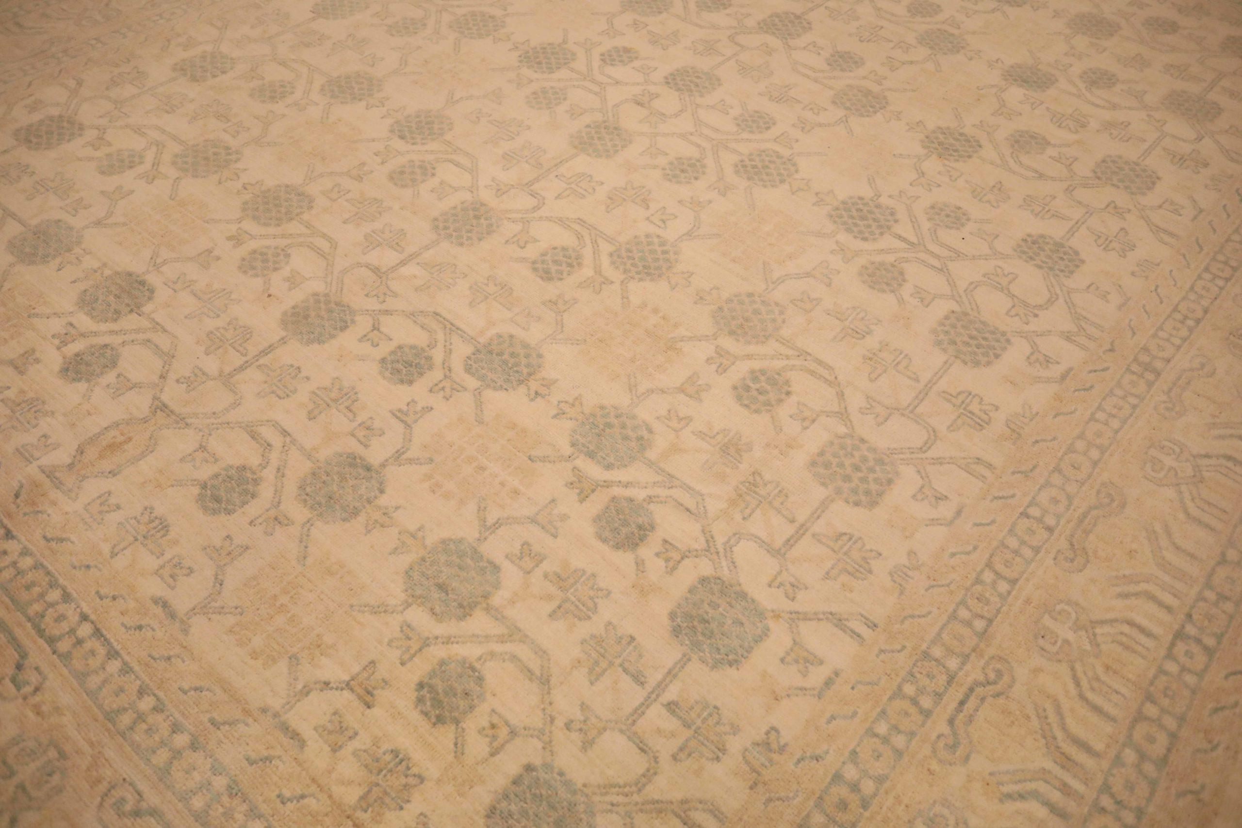 20ième siècle Tapis de Tabriz d'Afghanistan datant d'environ 1990, motif gris ivoire en laine, 91924 en vente