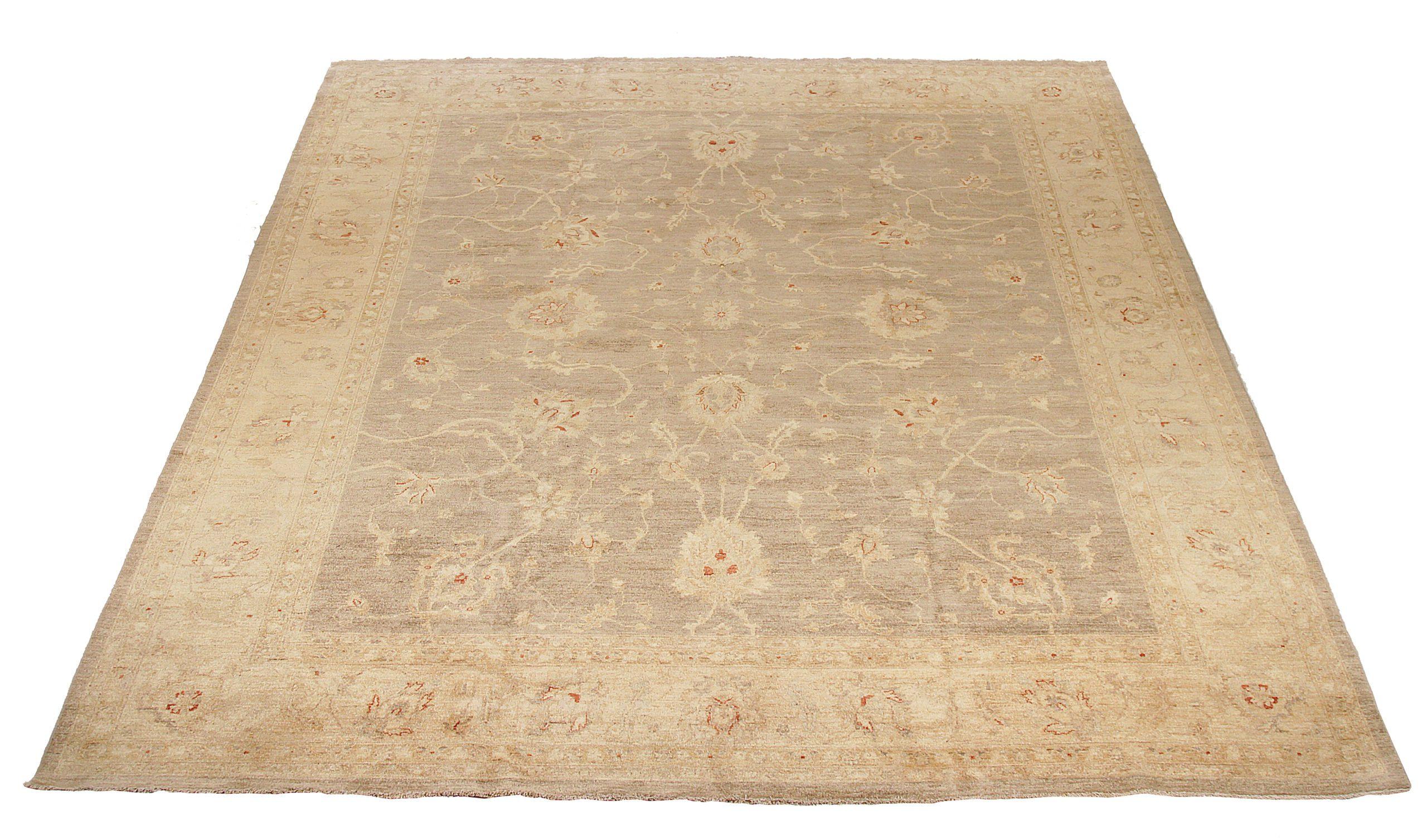 Entdecken Sie die Eleganz von Afghanistan Tabriz mit Teppichen von Circa 1990. Dieses exklusive Design aus Wolle und IvoryTaupe ist perfekt, um Ihren Raum zu verschönern.