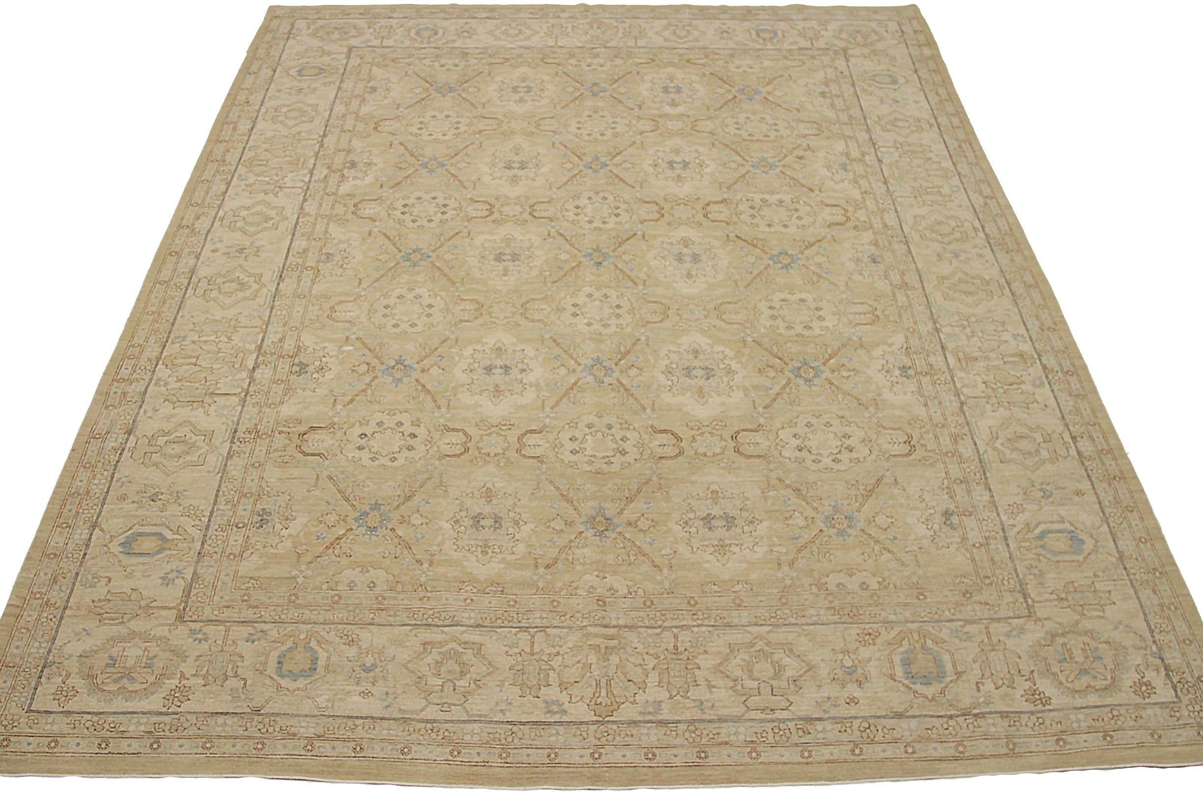 Scopri l'eleganza dell'Afghanistan Tabriz con i tappeti d'area CIRCA 1990. Progettato con lana e IvoryTaupe, questo design esclusivo è perfetto per valorizzare il tuo spazio.