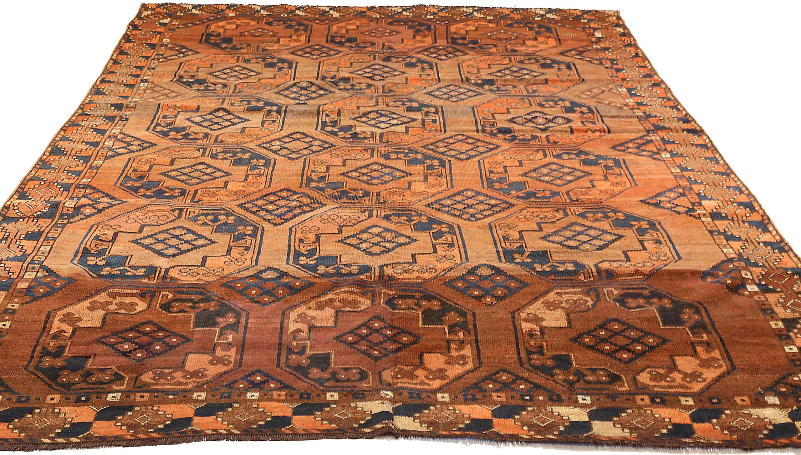 Scopri l'eleganza dell'Afghanistan Tekeh con i tappeti da area CIRCA del 1910. Progettato con lana e IvoryOrangeRed, questo design esclusivo è perfetto per valorizzare il tuo spazio.