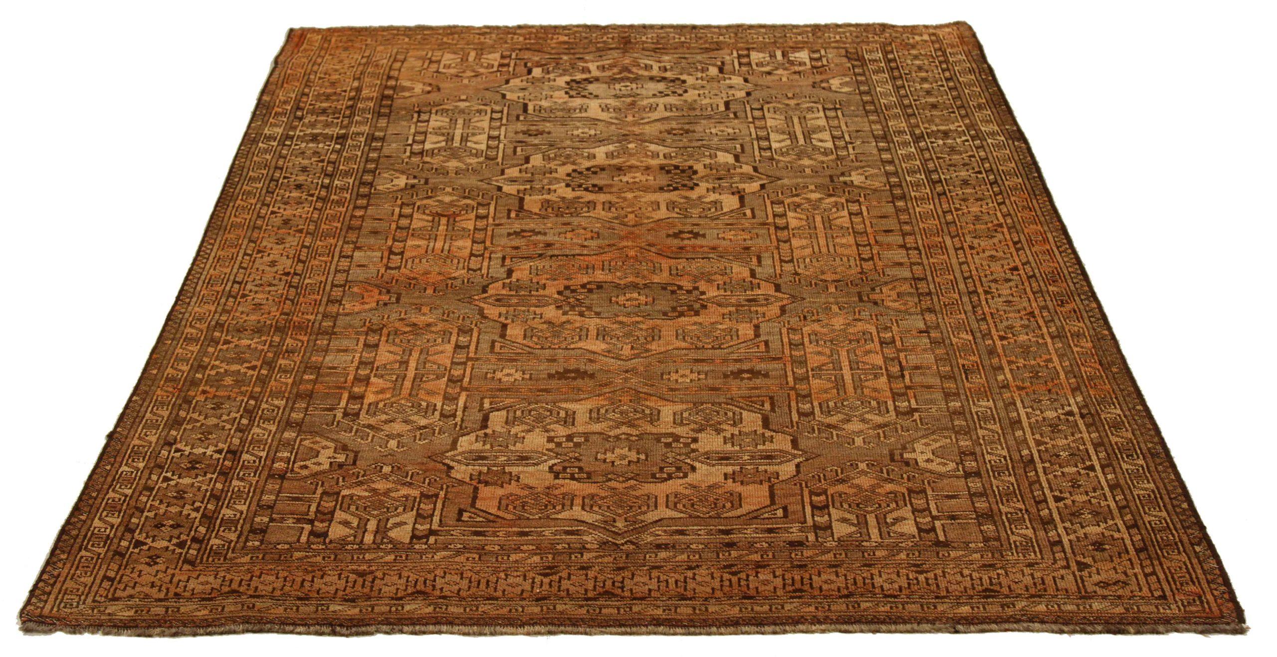 Entdecken Sie die Eleganz von Afghanistan Yamoud mit Teppichen von CIRCA 1880. Dieses exklusive Design, das mit viel Liebe zum Detail entworfen wurde, ist perfekt, um Ihren Raum zu verschönern.