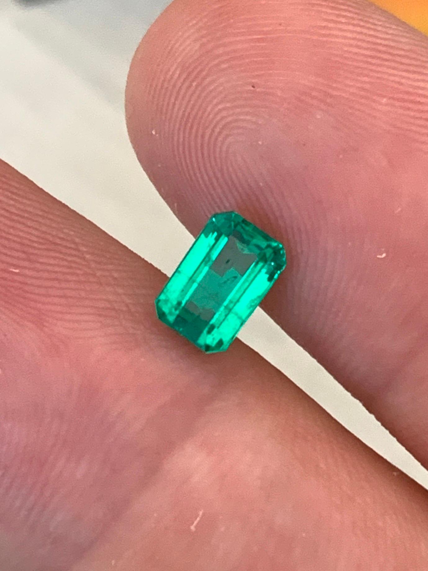 ITEM DESCRIPTION: 
Gem type : Natural Emerald
Origin: Afghanistan (Panjshir)
Treatment:  Minor Oil
Color: Viivd Green
shape: Octagon 
Size:  1.13 Carats


Emeralds from the Panjshir Valley in Afghanistan are renowned for their exceptional quality