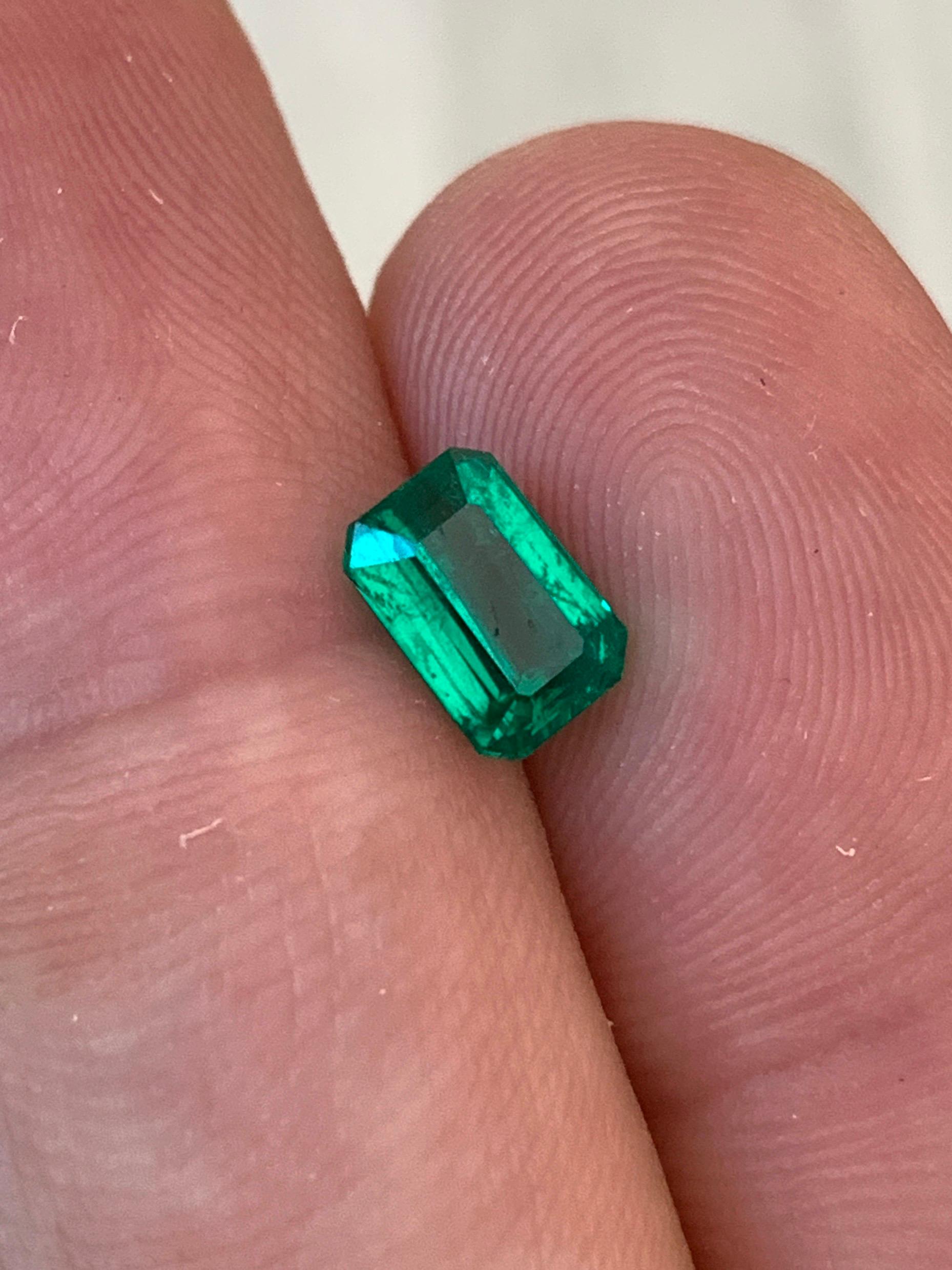 Afghanistan(Panjshir) 1.13 Ct Vivid Green Premium Grade Emerald Guild Certified  For Sale 2