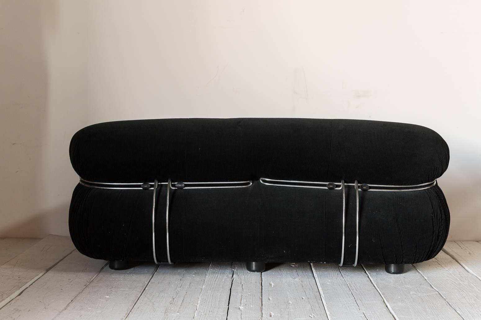 Afra & Tobia Scarpa 'Soriana' Sofa Upholstered in Original Black Velvet In Excellent Condition In Los Angeles, CA