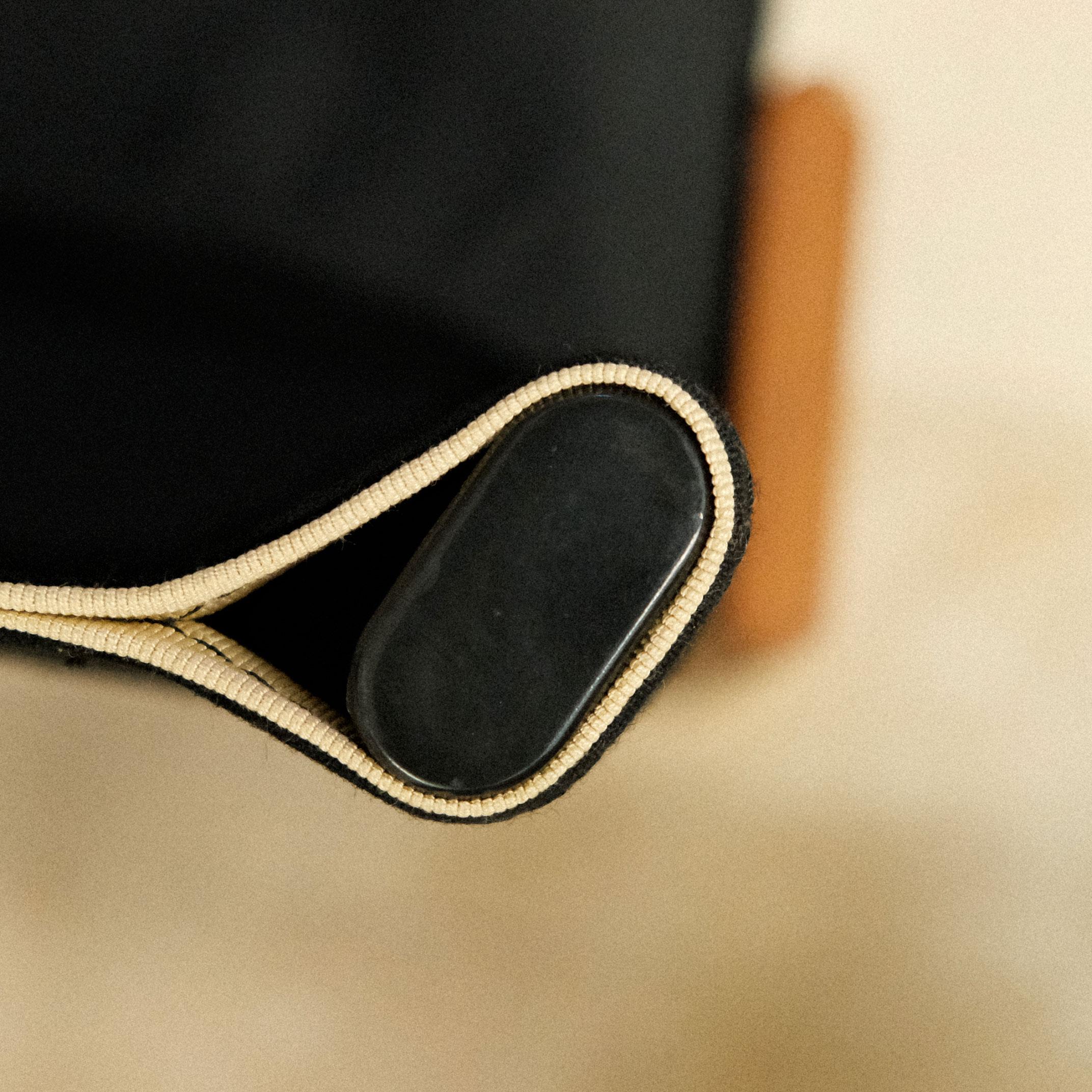 Sedia da pranzo Tobia Scarpa in Tela Nera per Molteni, Set di 6 in vendita 10