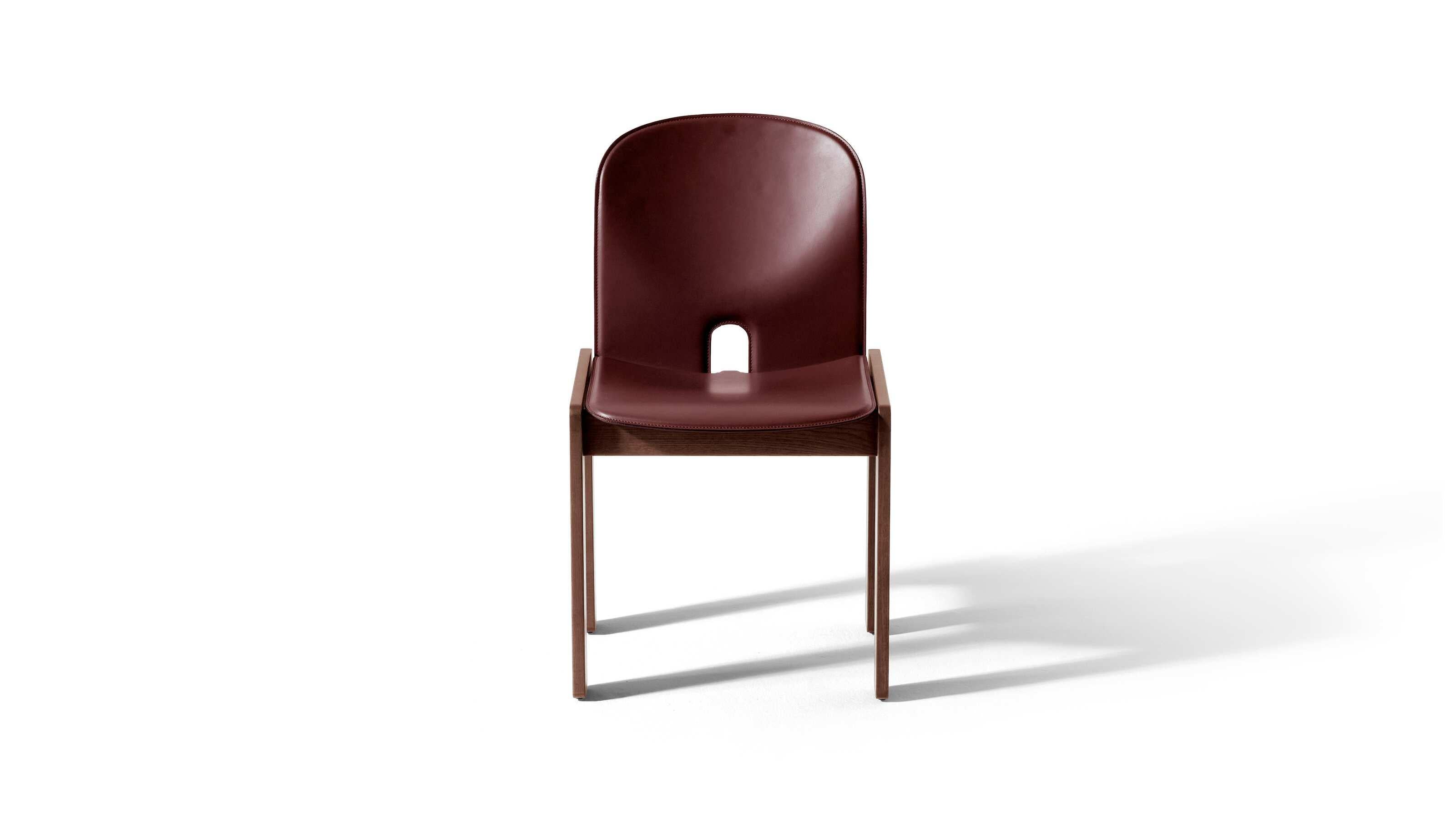 Afra & Tobia Scarpa Lounge Chair Scarpa 925 Per Cassina

Maximum comfort in una sedia da pranzo minimalista che si distingue per i suoi contrasti

Una sedia da pranzo dal design elegante e anatomico, realizzata per offrire il massimo comfort e