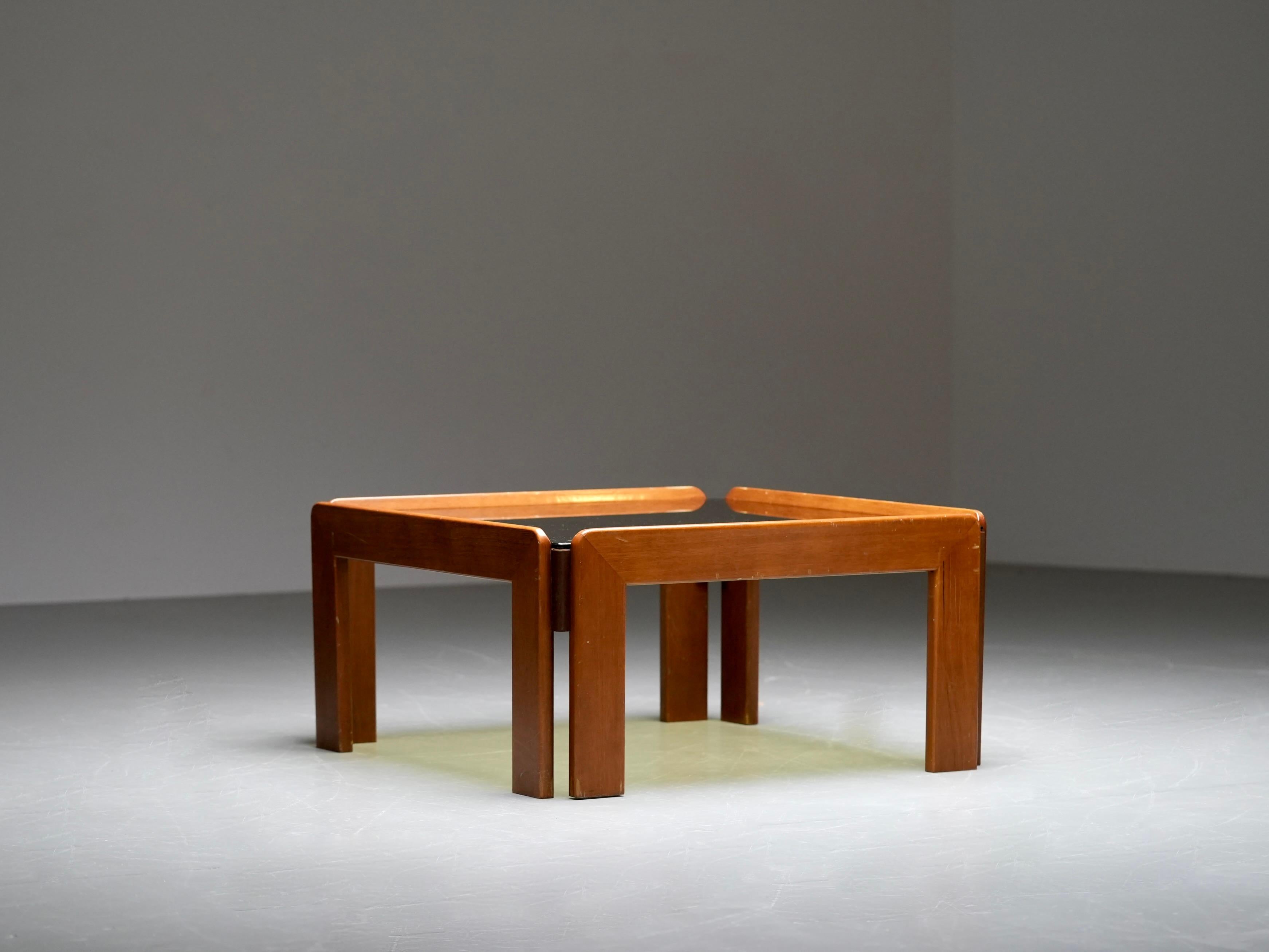 Mid-Century Modern Table basse en noyer et verre Afra & Tobia Scarpa, Italie, années 1960 en vente