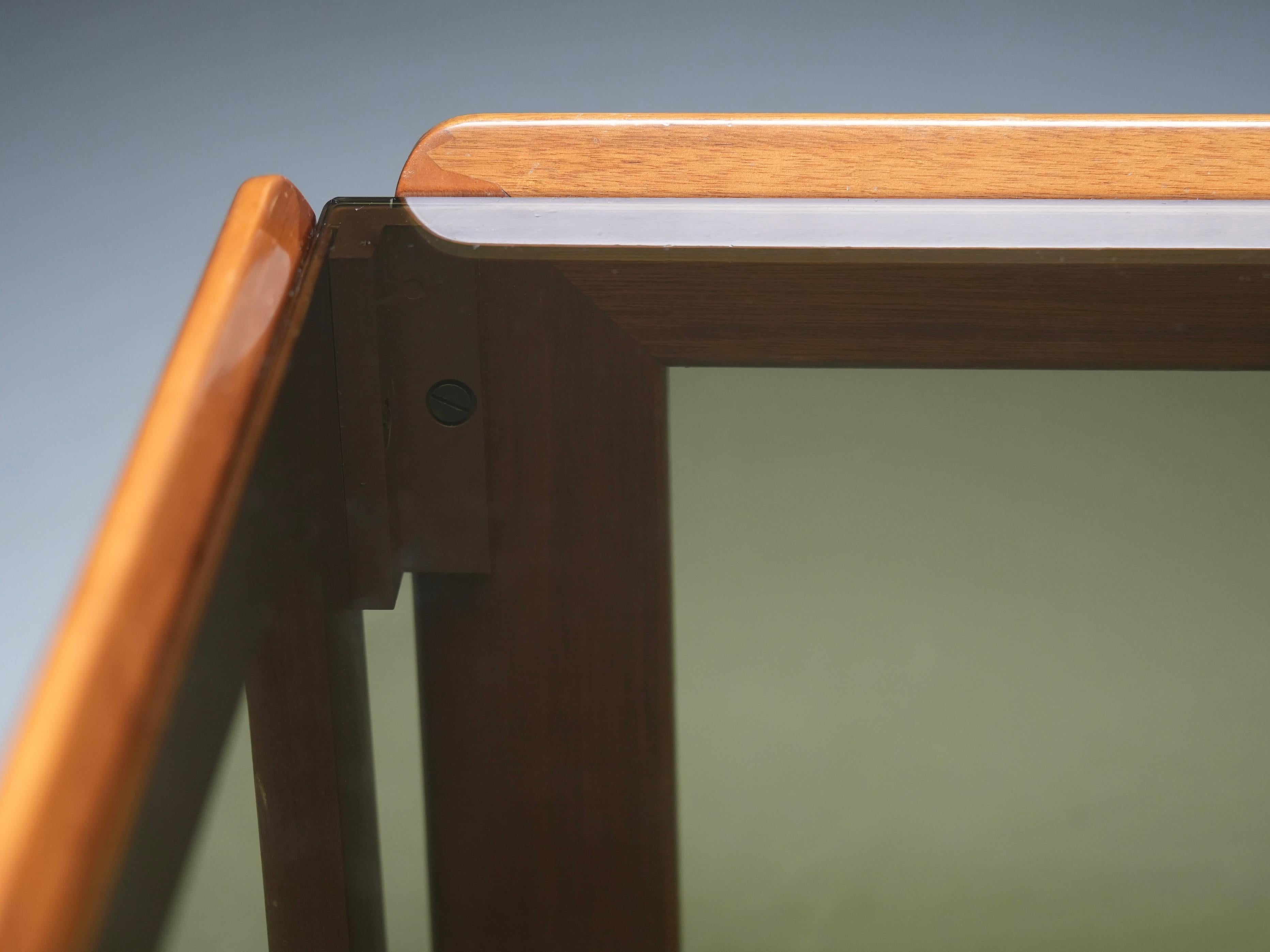italien Table basse en noyer et verre Afra & Tobia Scarpa, Italie, années 1960 en vente