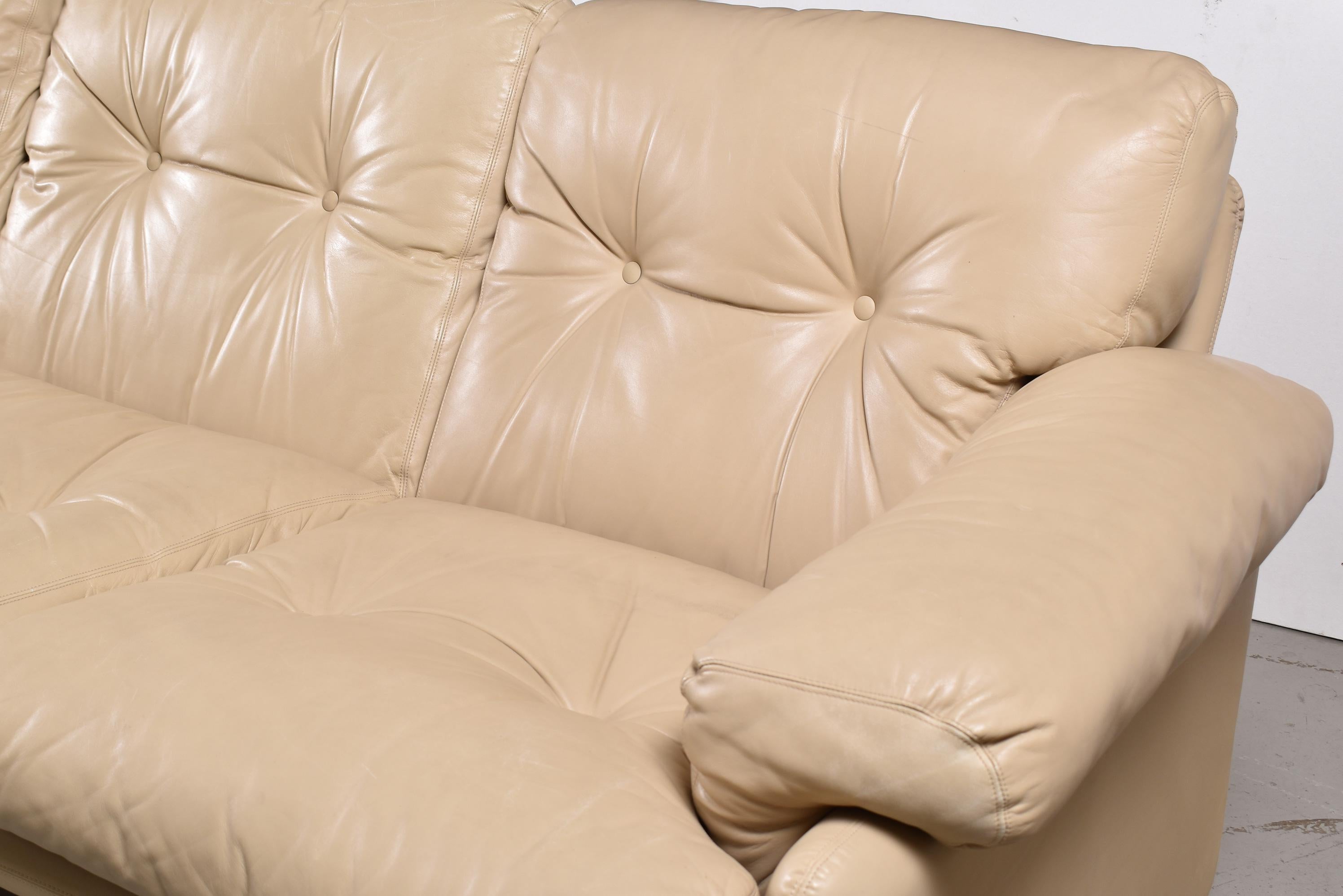 Afra und Tobia Scarpa Coronado Elfenbeinfarbenes Viersitzer-Sofa aus Leder, Italien, 1980 im Angebot 2