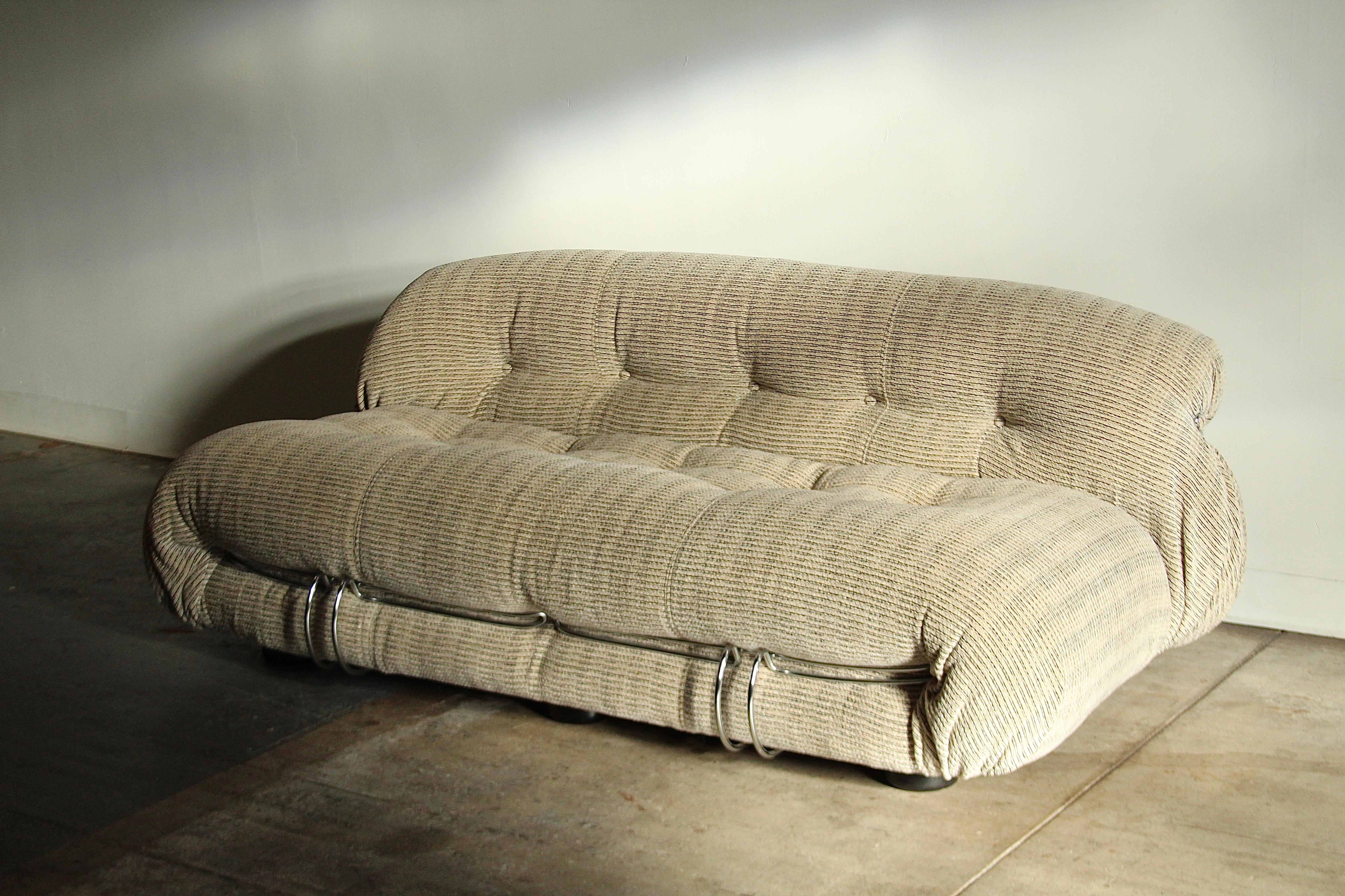 Ein sehr frühes und äußerst erhabenes Sofa 