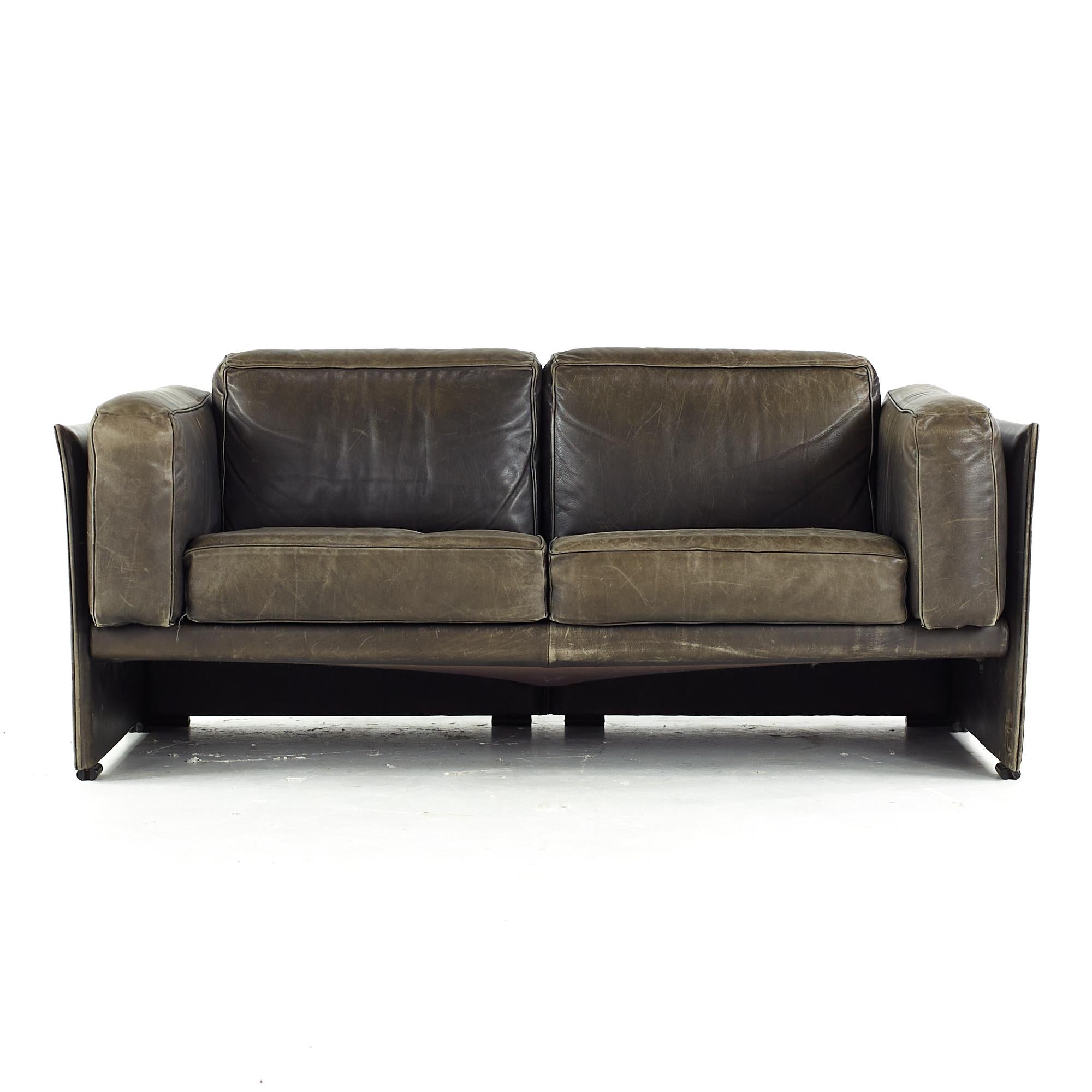 Late 20th Century Afra and Tobia Scarpa for Cassina Midcentury Italian Leather Sofas, Pair For Sale