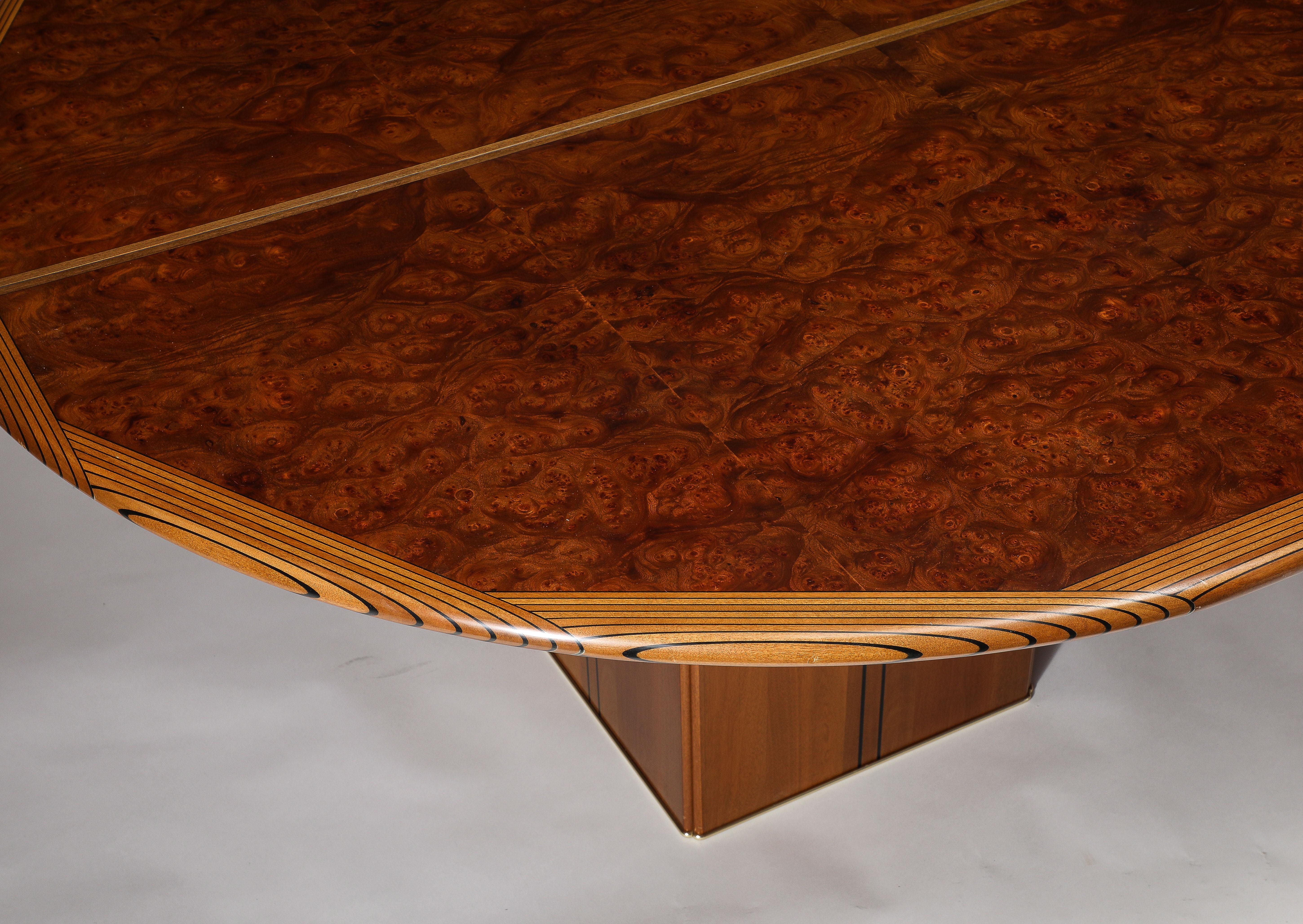 Afra & Tobia Scarpa pour Maxalto Africa Table de salle à manger ovale en loupe et noyer 1970 Bon état - En vente à New York, NY