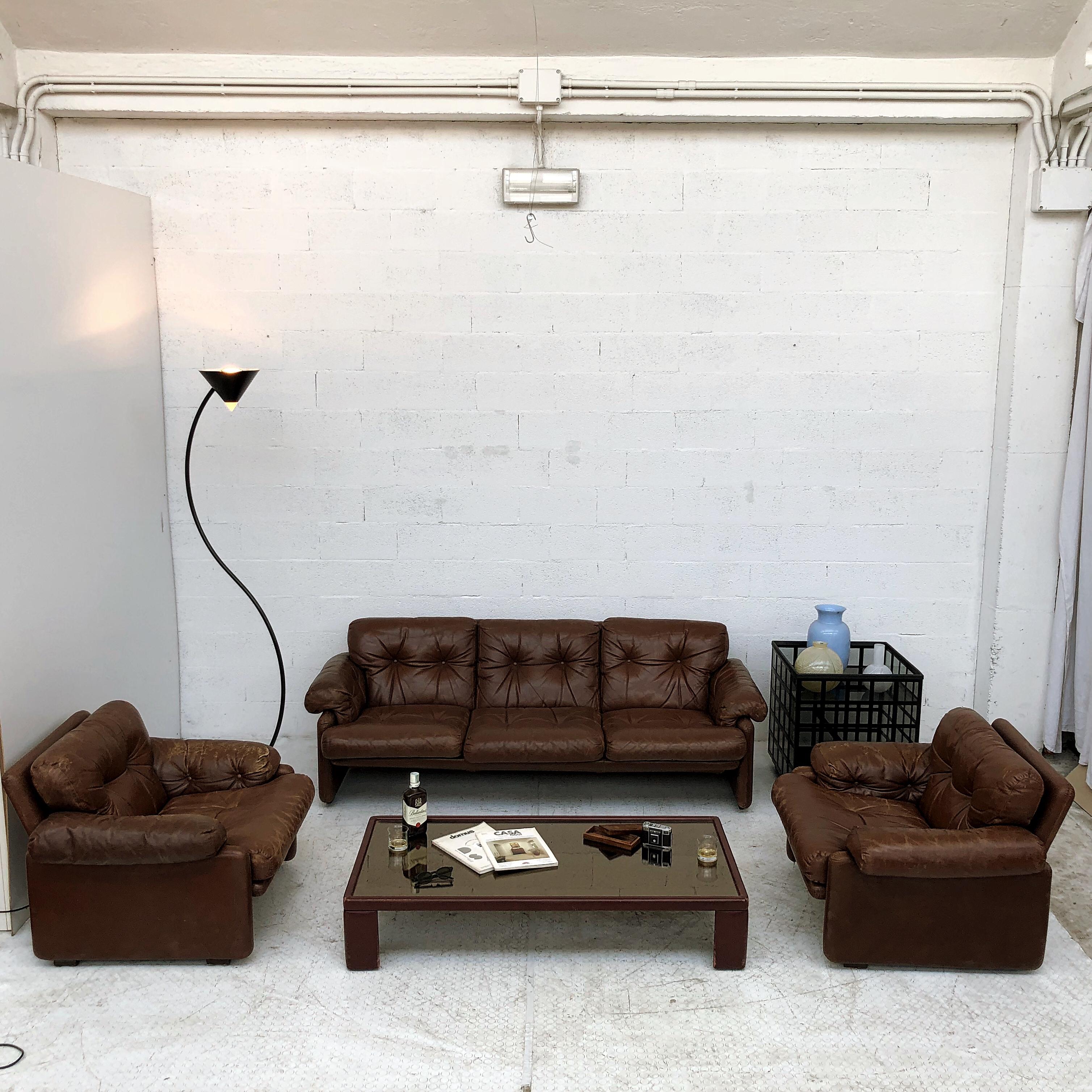 Brown leather “Coronado” living room set composed of two armchairs and one three-seat sofa, designed by Afra and Tobia Scarpa in 1966 and produced by the Italian manufacturer C&B Italia in 1969.
The Coronado project is one of the foundation projects