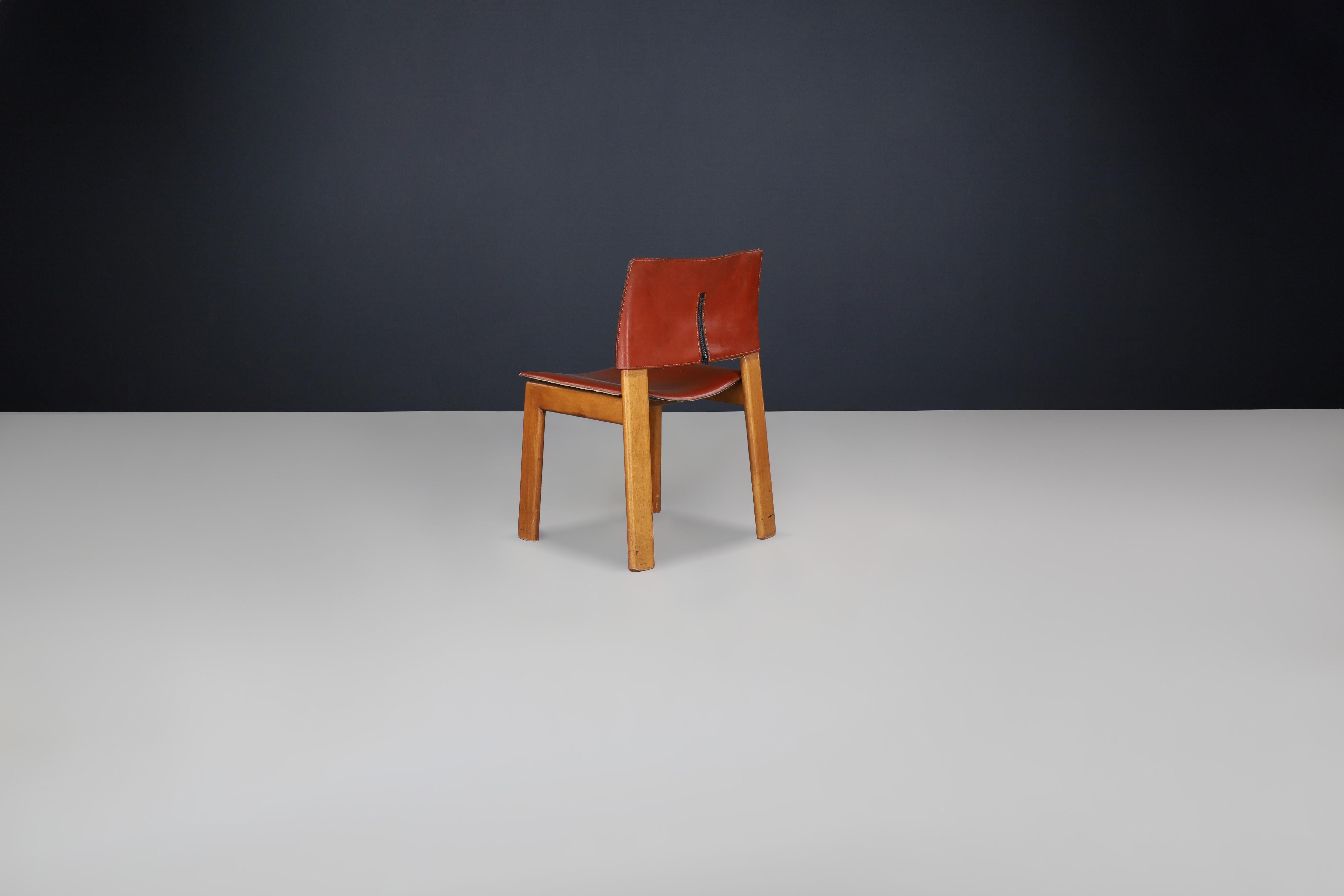 Italian Afra and Tobia Scarpa leather dining room chairs for Molteni Italy 1970s For Sale