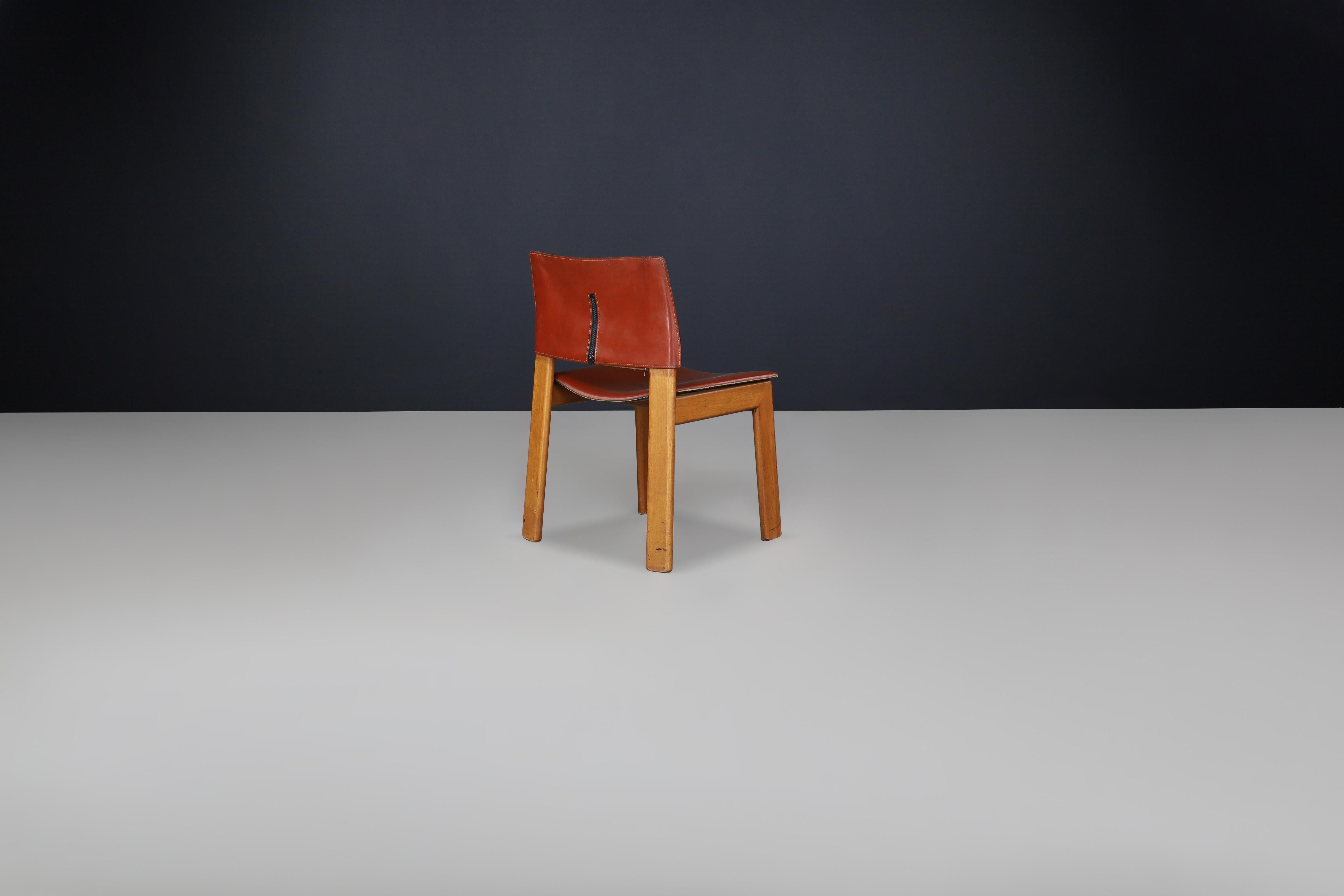 Afra and Tobia Scarpa leather dining room chairs for Molteni Italy 1970s In Good Condition For Sale In Almelo, NL