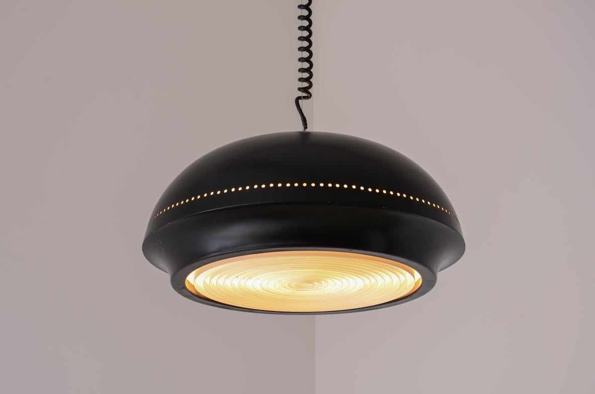 Italiano Afra & Tobia Scarpa  Lampada a sospensione in metallo laccato nero in vendita
