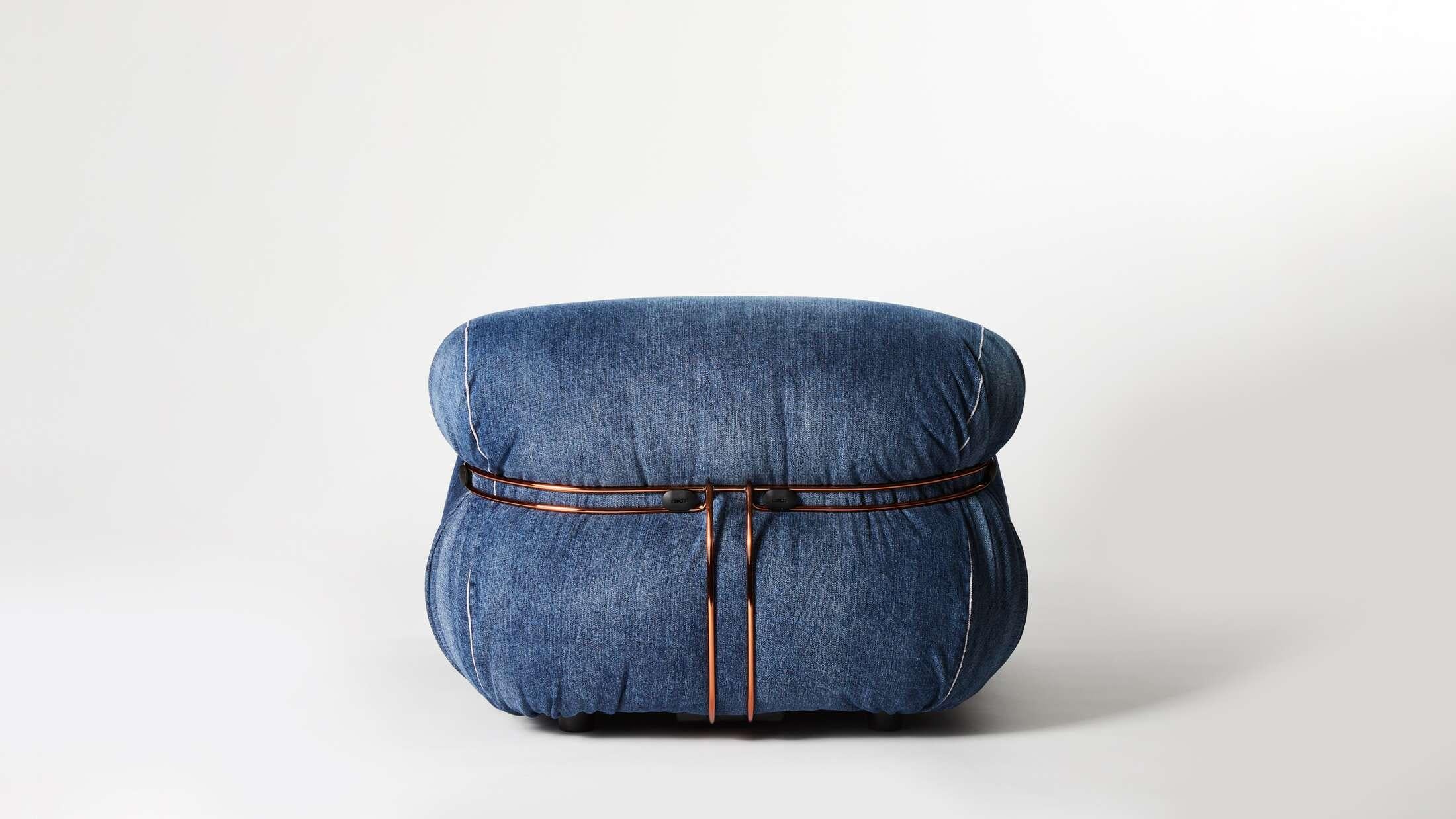 Afra And Tobia Scarpa Roy Rogers Denim Soriana Armchair 
Manufactured by Cassina

DENIM REFINEMENT BY DESIGN

The iconic contours of Soriana, the armchair by Afra & Tobia Scarpa, Compasso d’Oro award-winner in 1970, come together with the most
