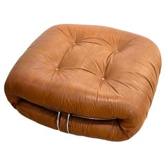 Afra und Tobia Scarpa Soriana Leder-Ottomane von Cassina
