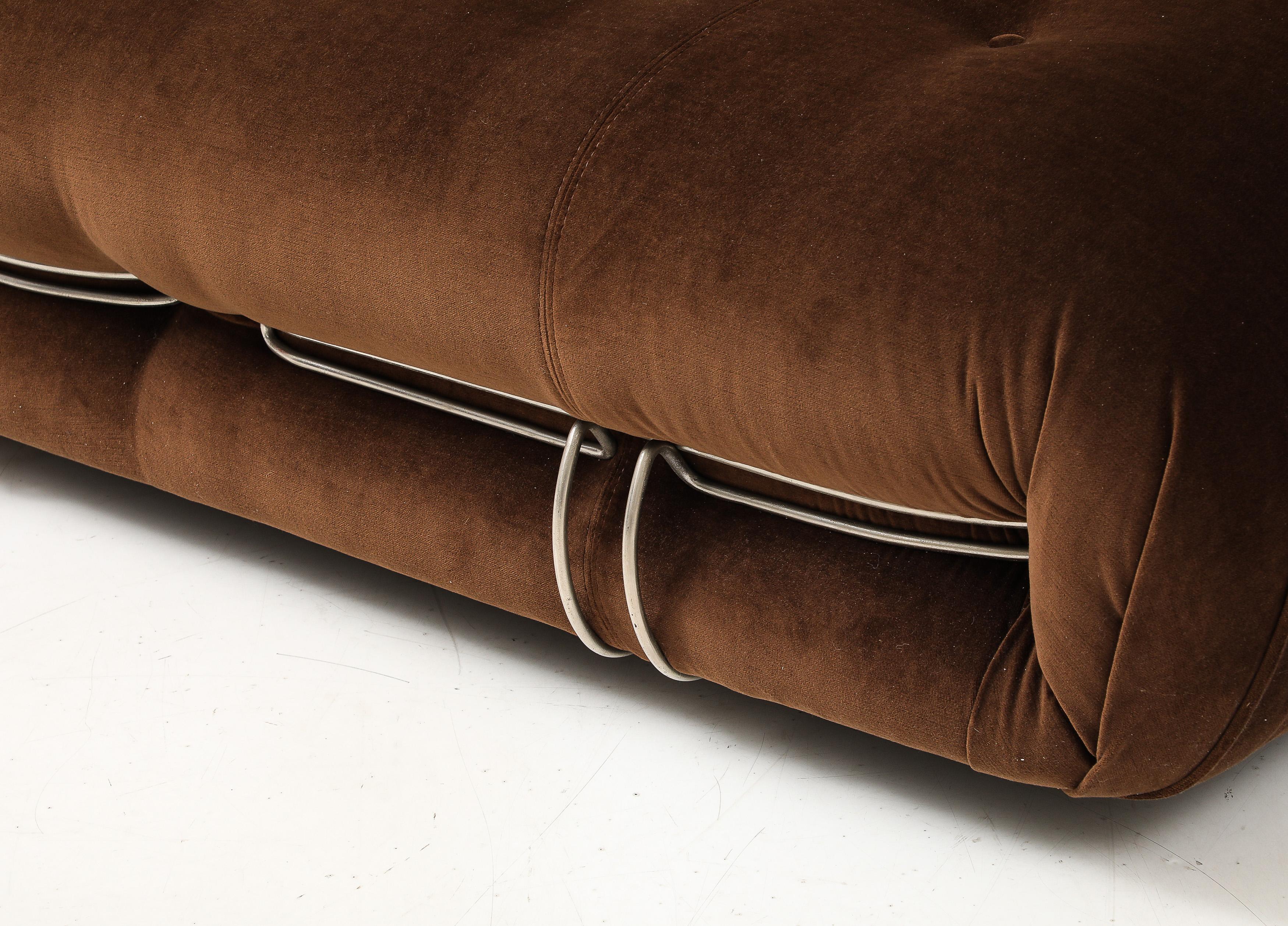 Afra und Tobia Scarpa 'Soriana' Dreisitziges Sofa für Cassina, Italien, 1969 (Mitte des 20. Jahrhunderts) im Angebot