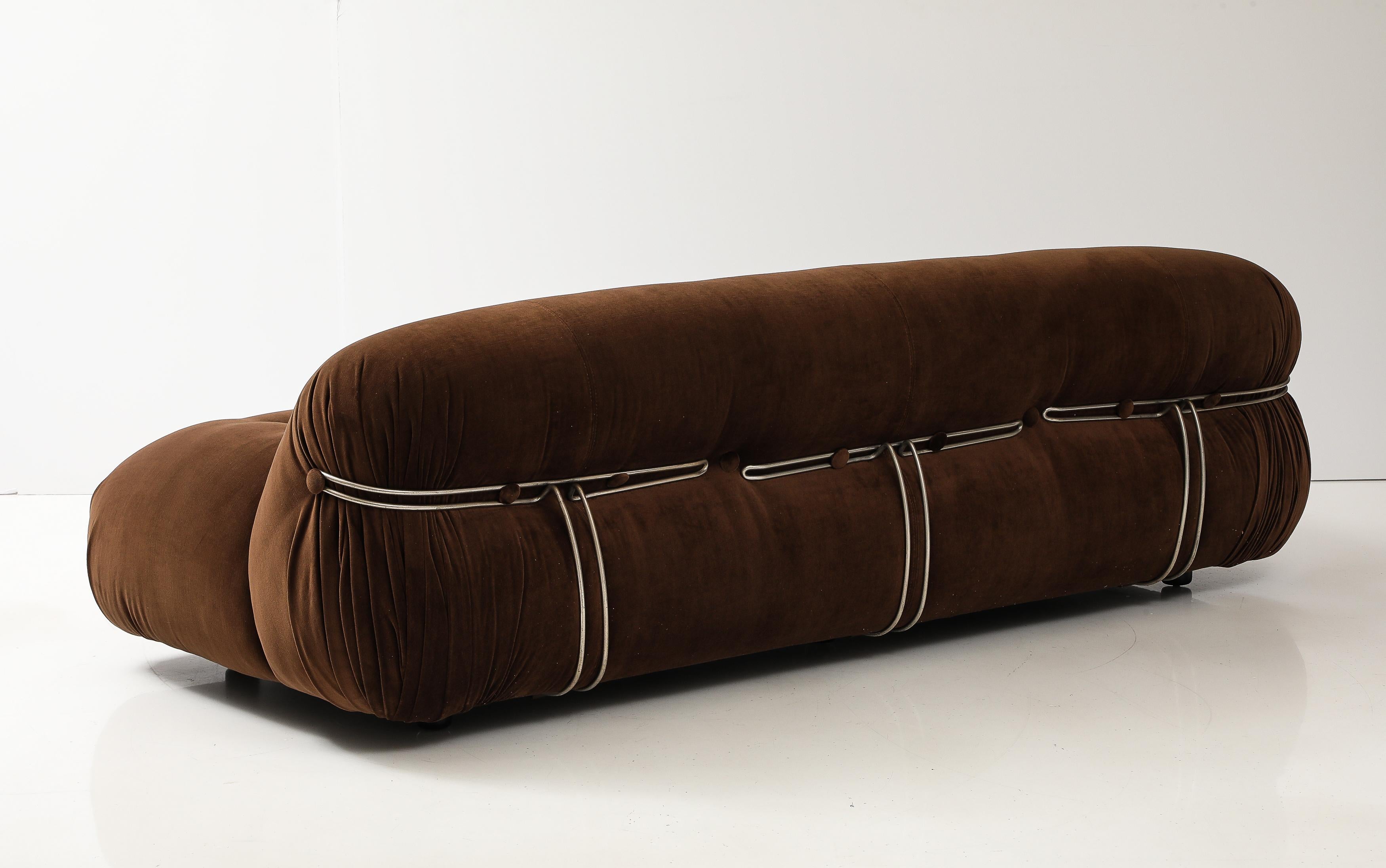 Afra und Tobia Scarpa 'Soriana' Dreisitziges Sofa für Cassina, Italien, 1969 im Angebot 1