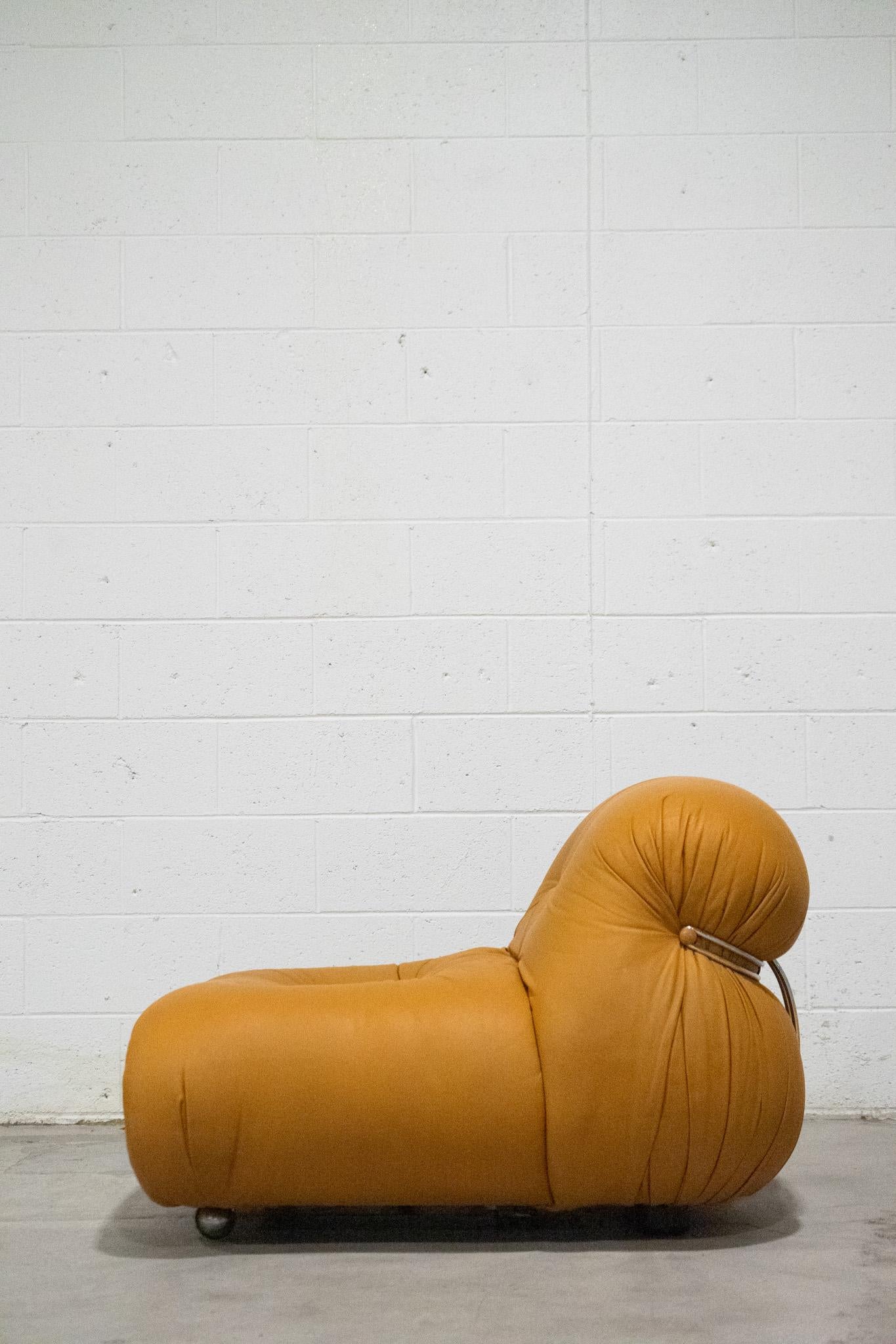 Chaise longue Soriana par Afra & Tobia Scarpa pour Cassina, Italie, 1970  dans son rare cuir d'origine en excellent état vintage. 

Structure parfaite et excellent état de la mousse. 

 Design/One  la série 