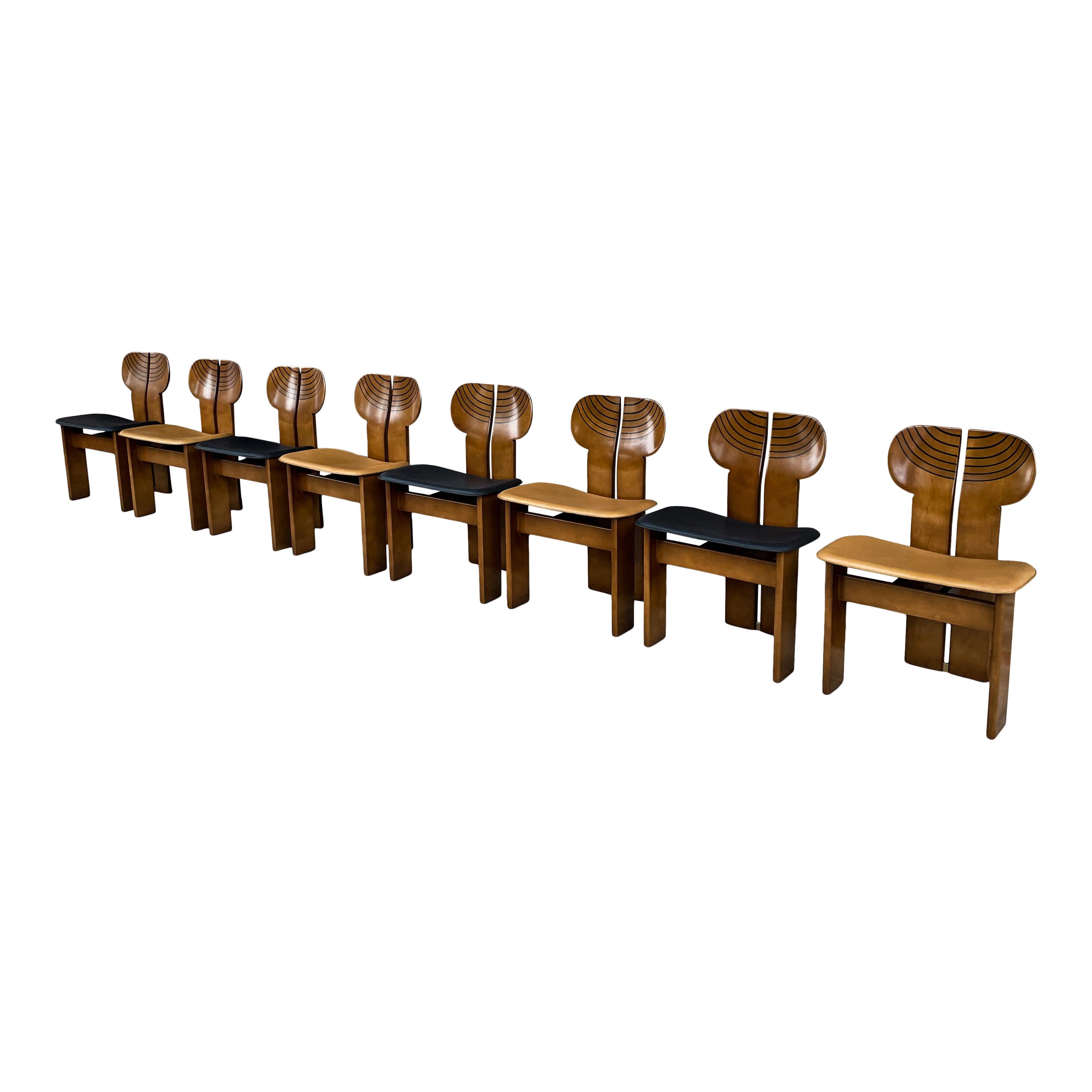 Set of ten Africa dining chairs, designed by Afra and Tobia Scarpa and produced by the Italian manufacturer Maxalto in 1976.
They feature a clear walnut briar structure and a black and cognac leather seat.
Fully restored in Italy.

The main