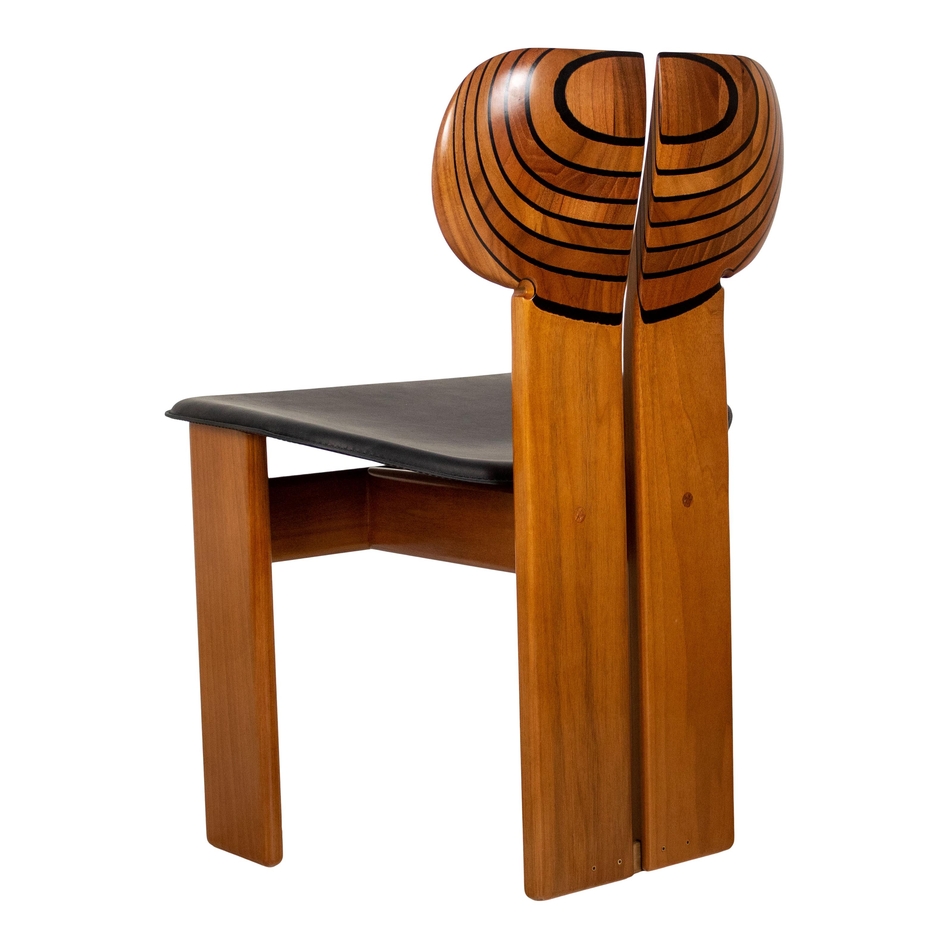 Afra and Tobia Scarpa Walnut Africa Dining Chair for Maxalto, 1976, Set of 4 For Sale 8
