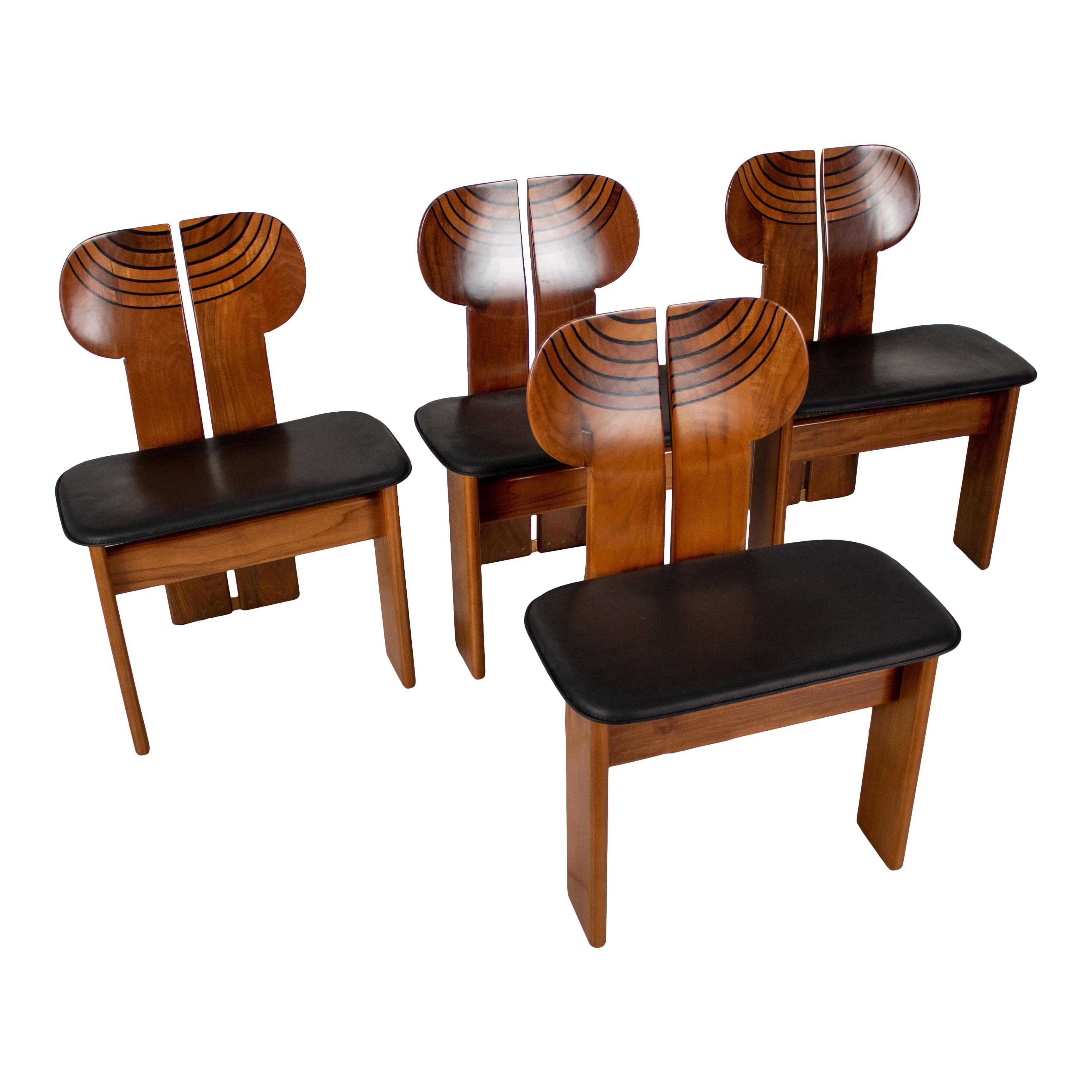 Afra and Tobia Scarpa Walnut Africa Dining Chair for Maxalto, 1976, Set of 4 In Good Condition For Sale In Vicenza, IT