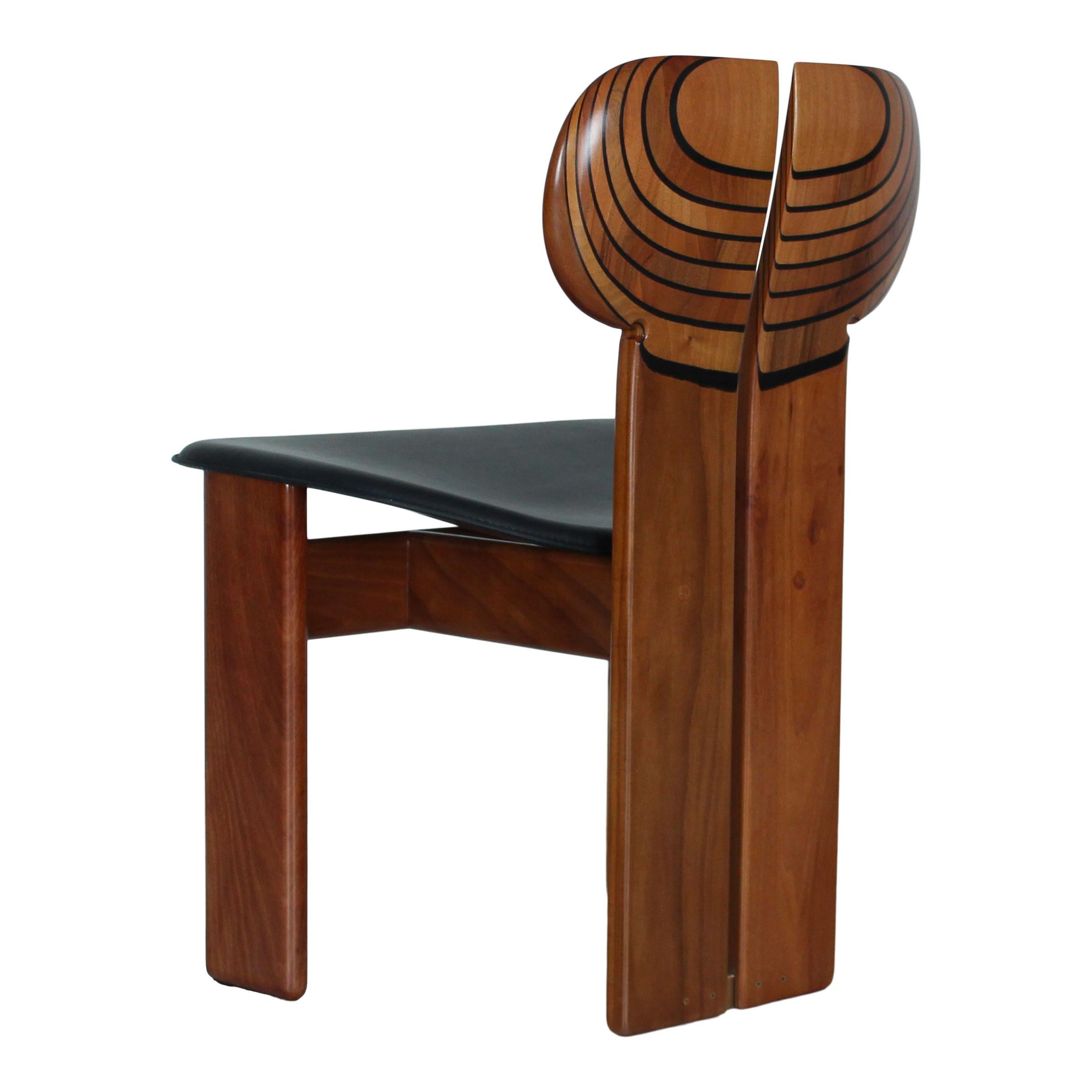Afra and Tobia Scarpa Walnut Africa Dining Chair for Maxalto, 1976, Set of 8 For Sale 7