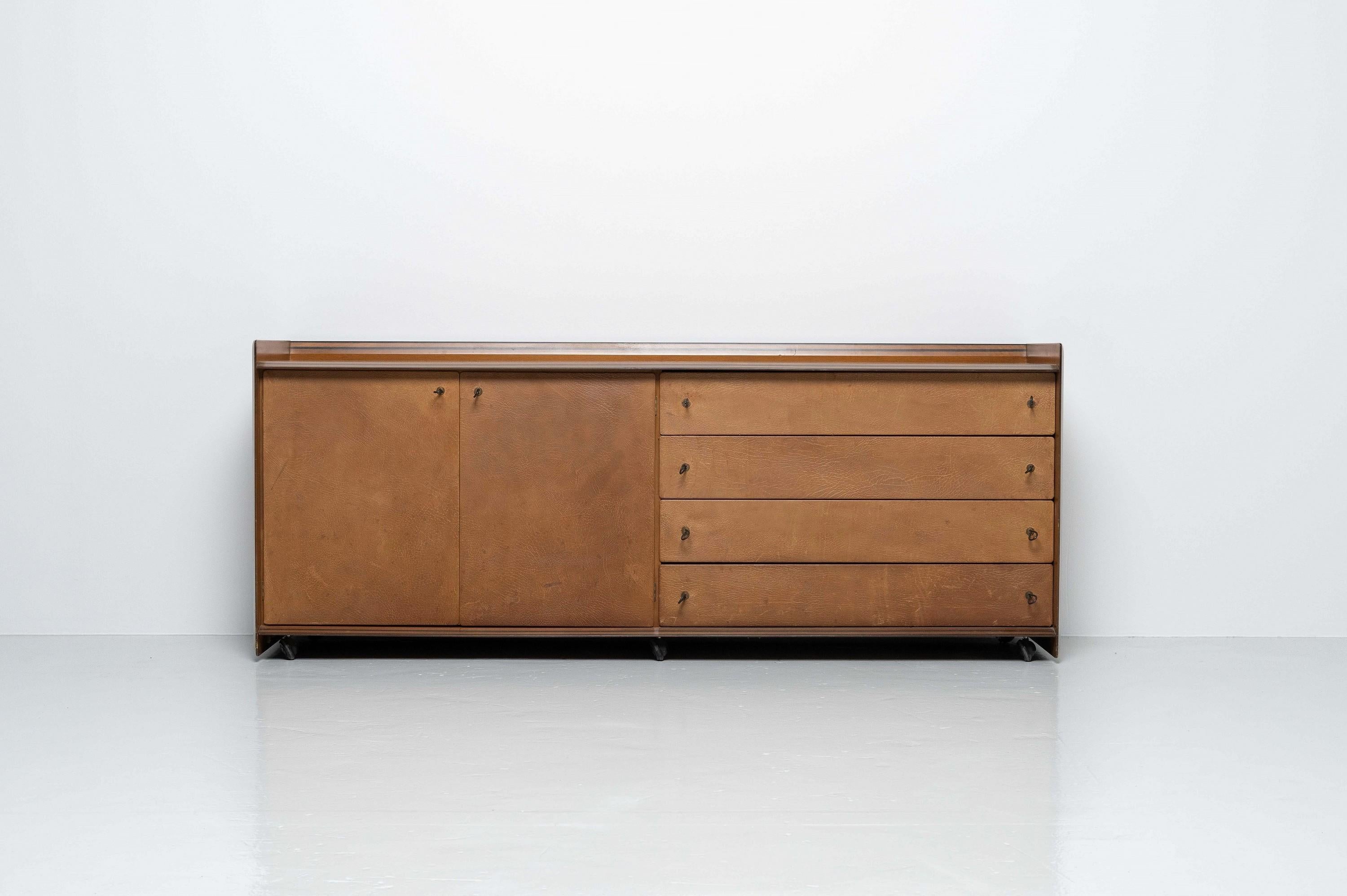 Nice and fully original 'Artona' cabinet designed by Afra and Tobia Scarpa and produced in Italy by Maxalto in 1975. This cabinet is in good condition, has four pull out drawers and two doors and contains a lot of signature features Afra and Tobia