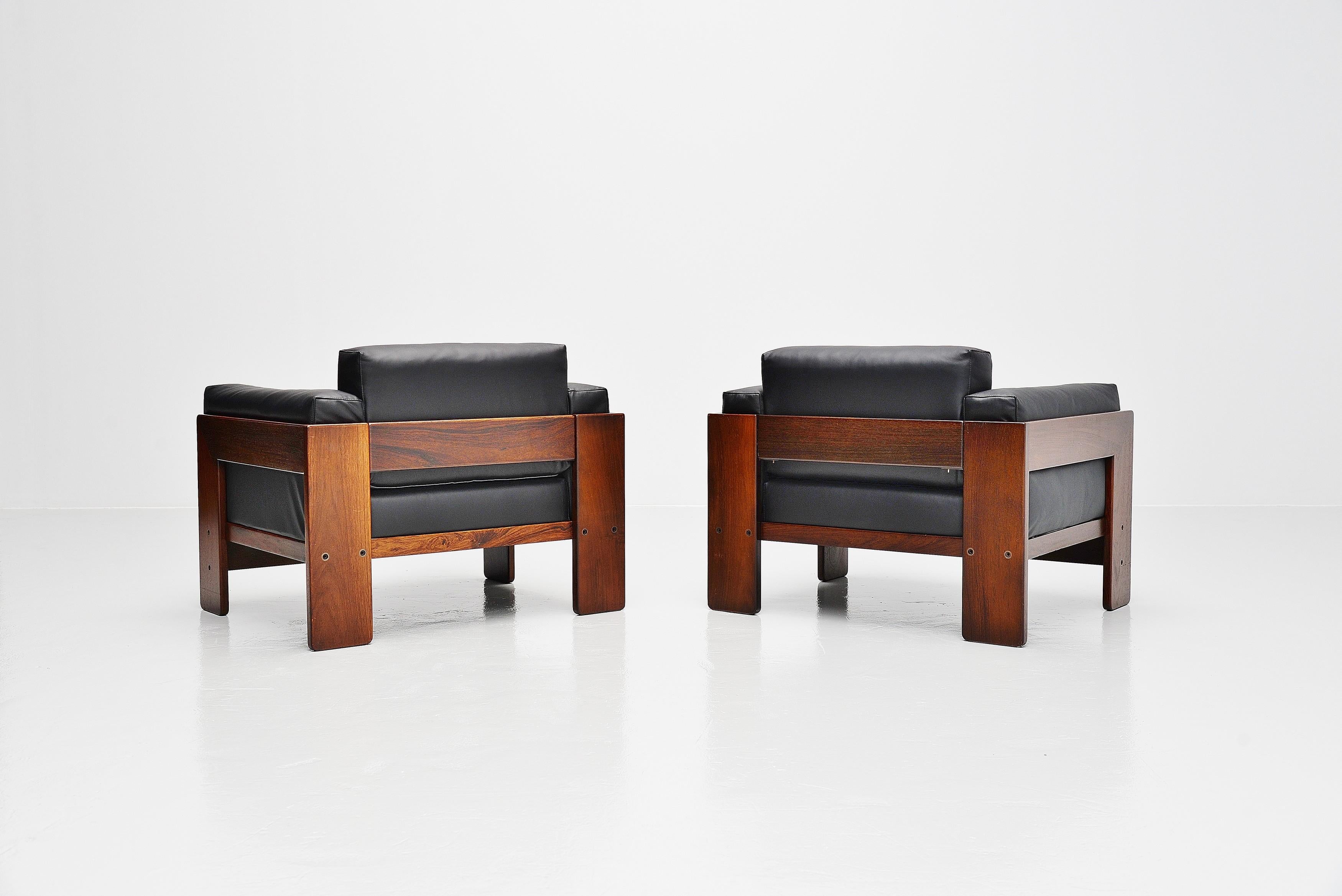 Very nice and comfortable set of 2 lounge chairs from the Bastiano series, designed by designer duo Afra e Tobia Scarpa for Gavina, Italy 1960. These chairs have a solid rosewood frame and very nice newly upholstered black leather cushions with