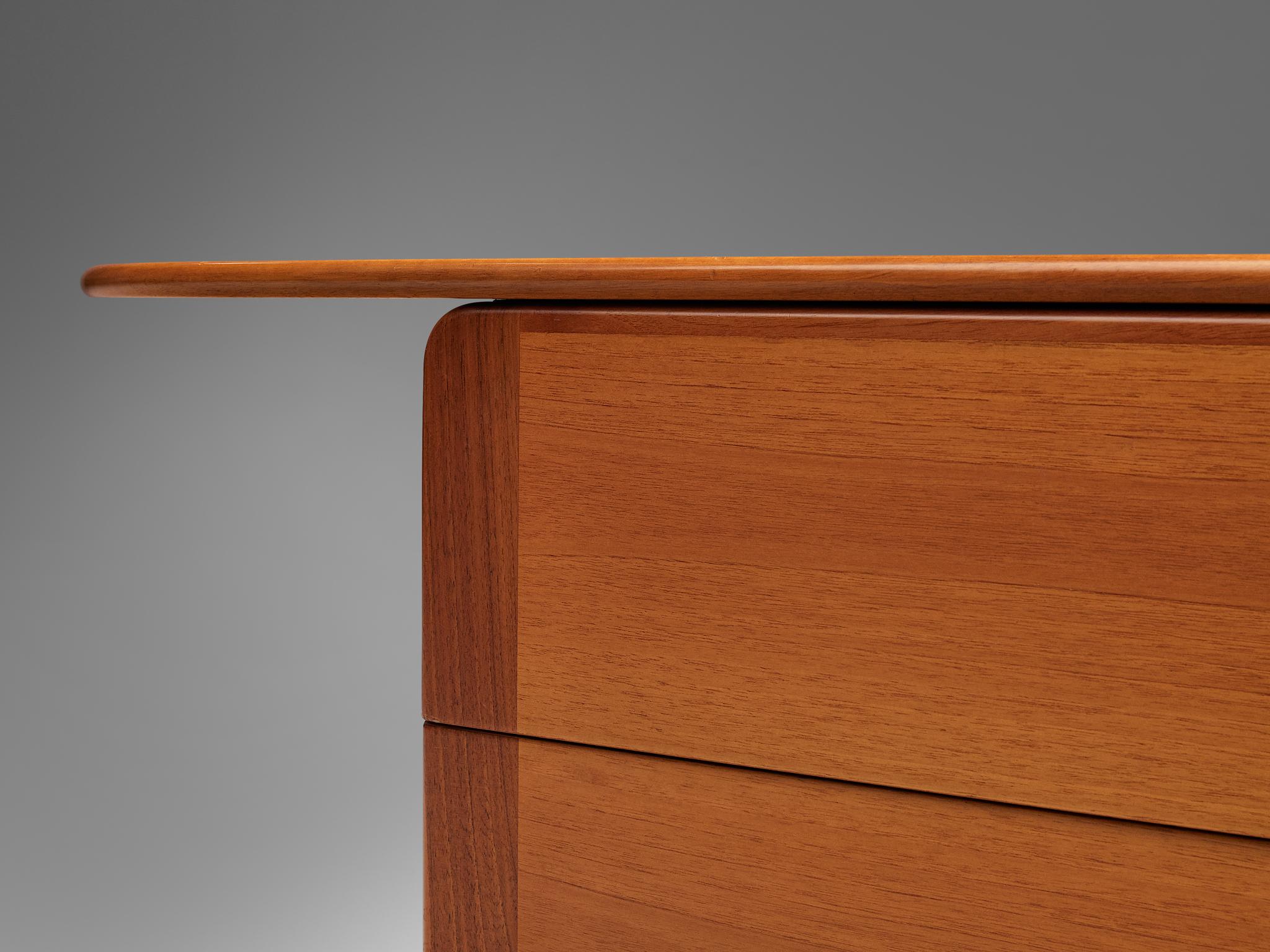 Afra & Tobia Scarpa for Molteni Chest of Drawers ‘Mid’ in Walnut 1