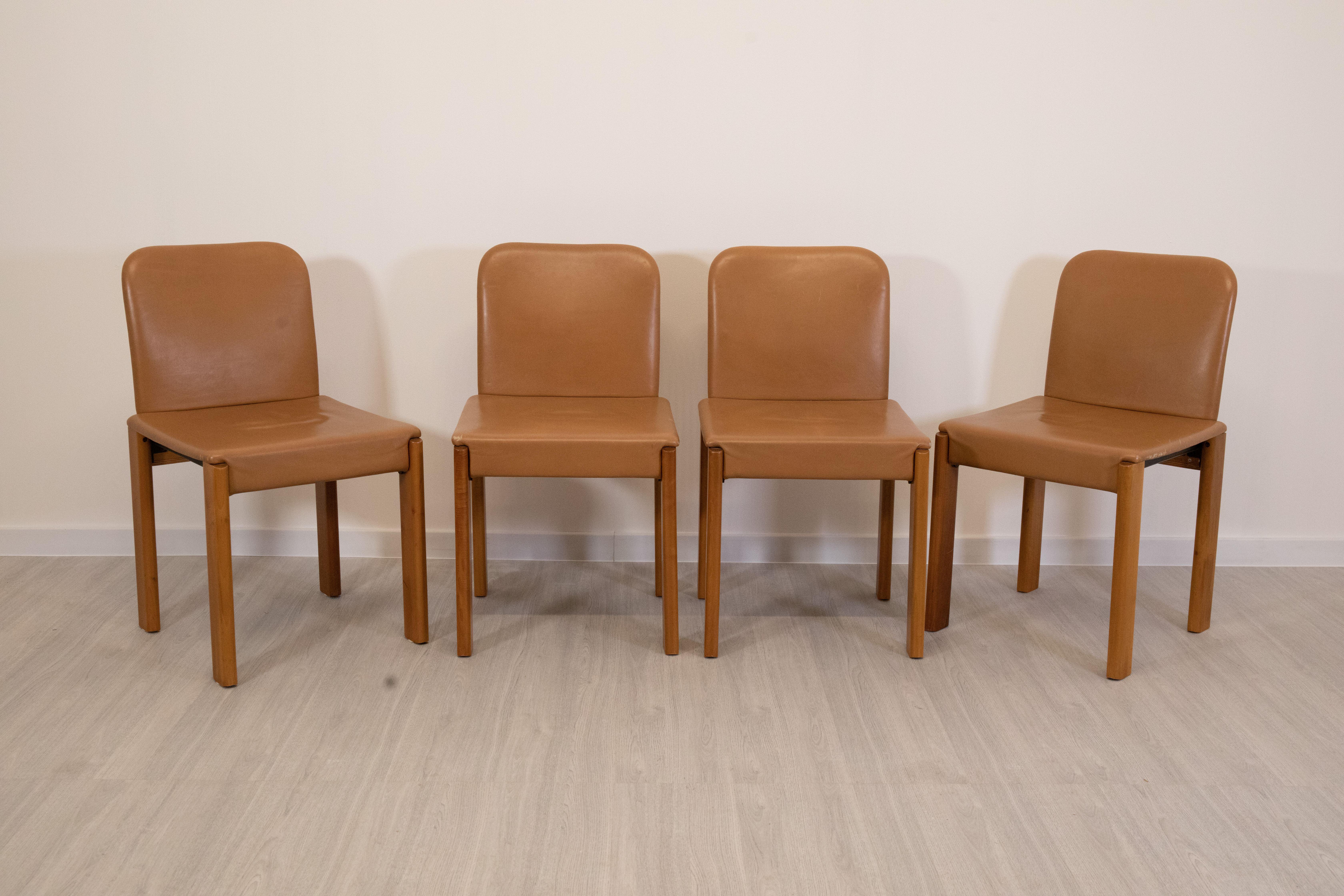 Afra et Tobia Scarpa pour Molteni - Ensemble de 4 chaises, 1980 Bon état - En vente à Palermo, PA