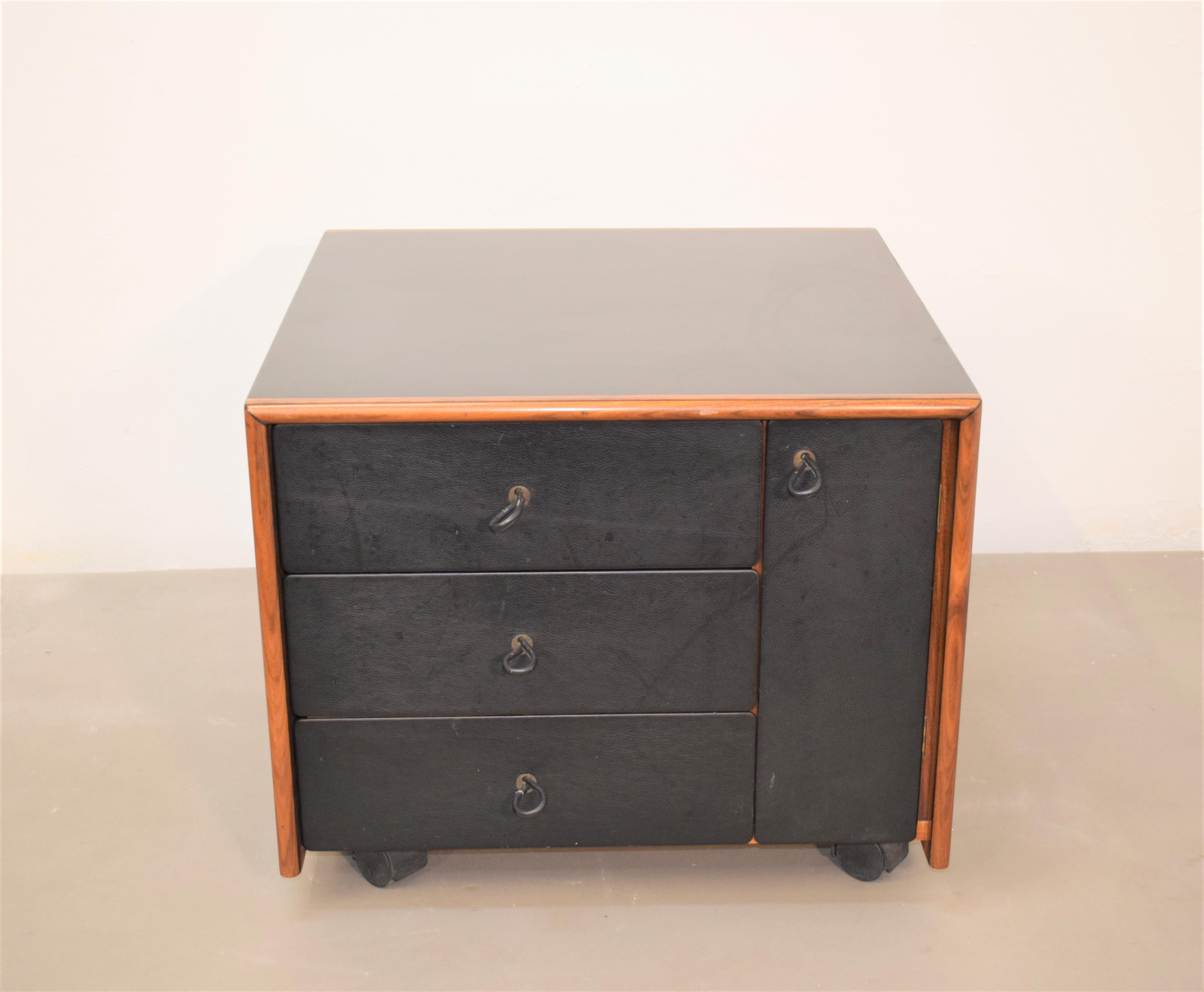 Afra Scarpa & Tobia Scarpa for Maxalto 'Artona' small chest of drawers, 1970s.

Dimensions: H= 48 cm; W= 59 cm; D= 59 cm.