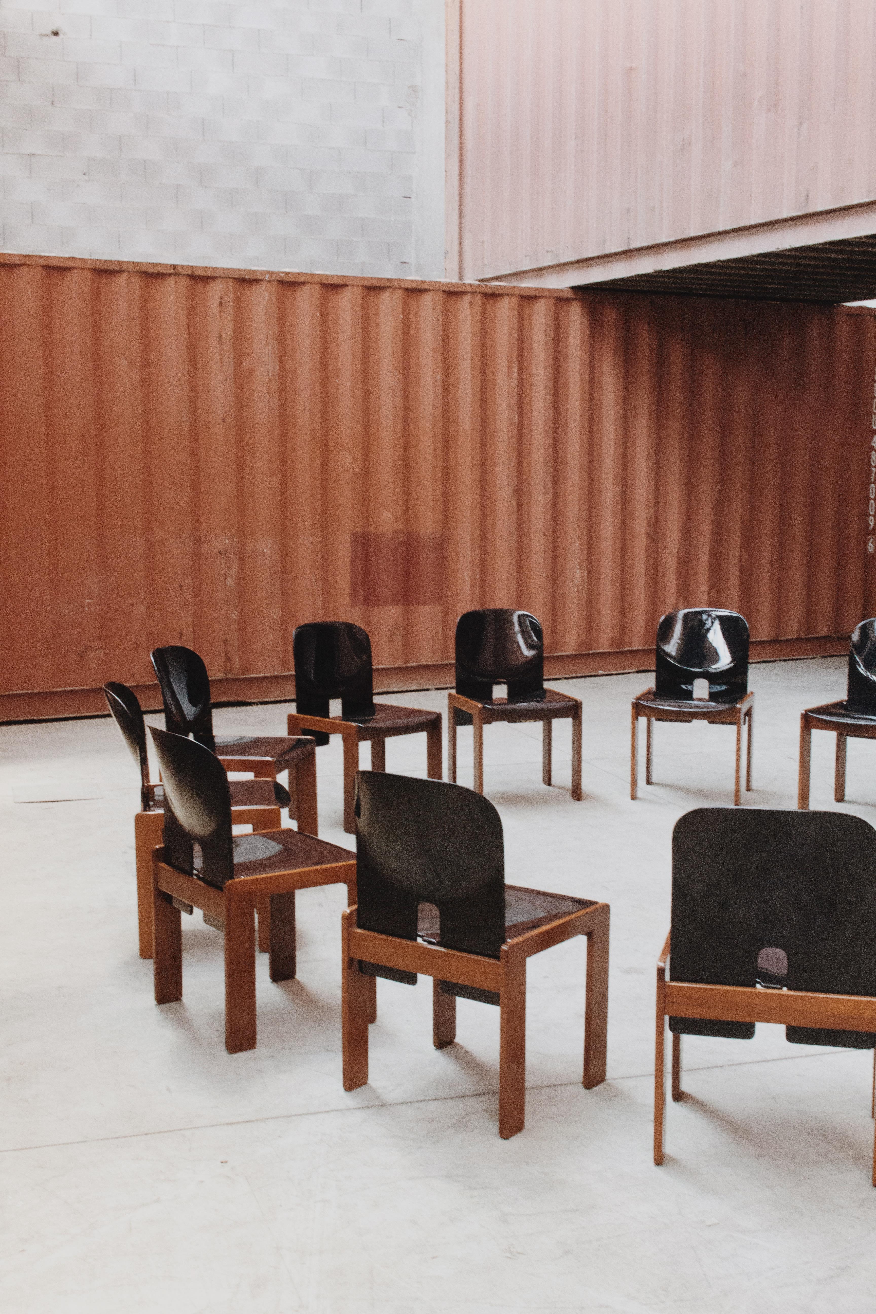 Esszimmerstühle „121“ von Afra & Tobia Scarpa für Cassina, 1965, 10er-Set (Italienisch) im Angebot