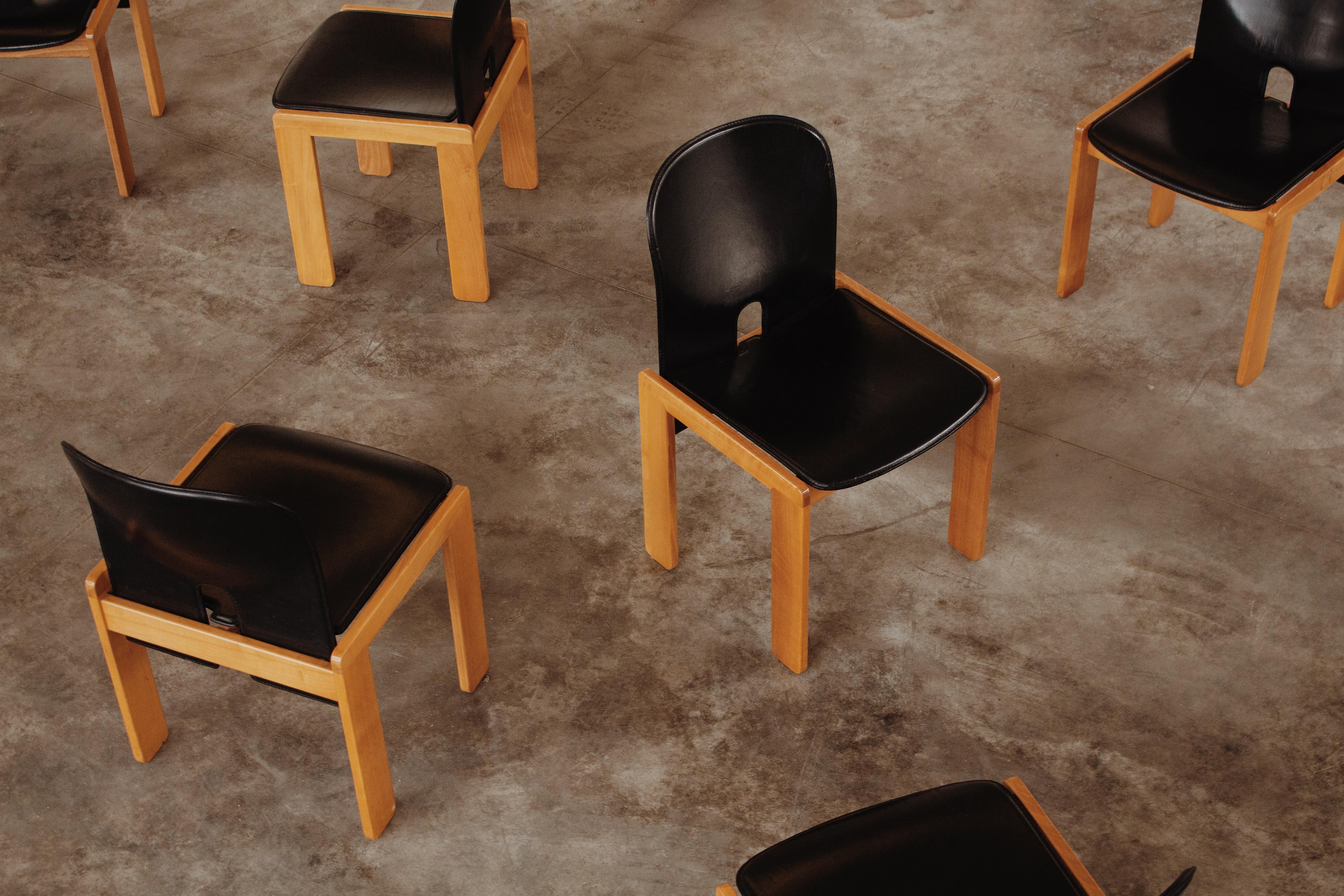 Esszimmerstühle „121“ von Afra & Tobia Scarpa für Cassina, 1965, Set von 12 Stühlen (Italienisch) im Angebot