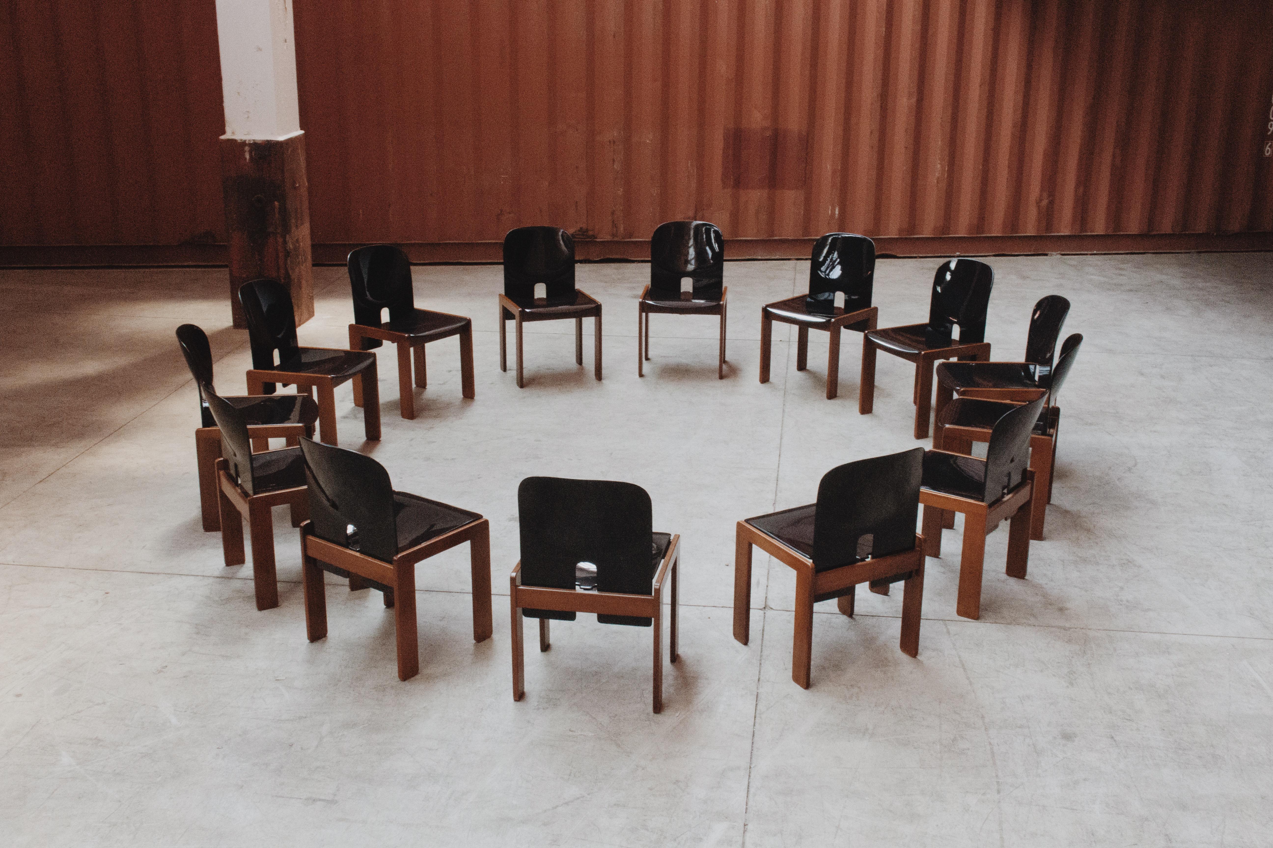 Esszimmerstühle „121“ von Afra & Tobia Scarpa für Cassina, 1965, Satz von 14 Stühlen im Angebot 5