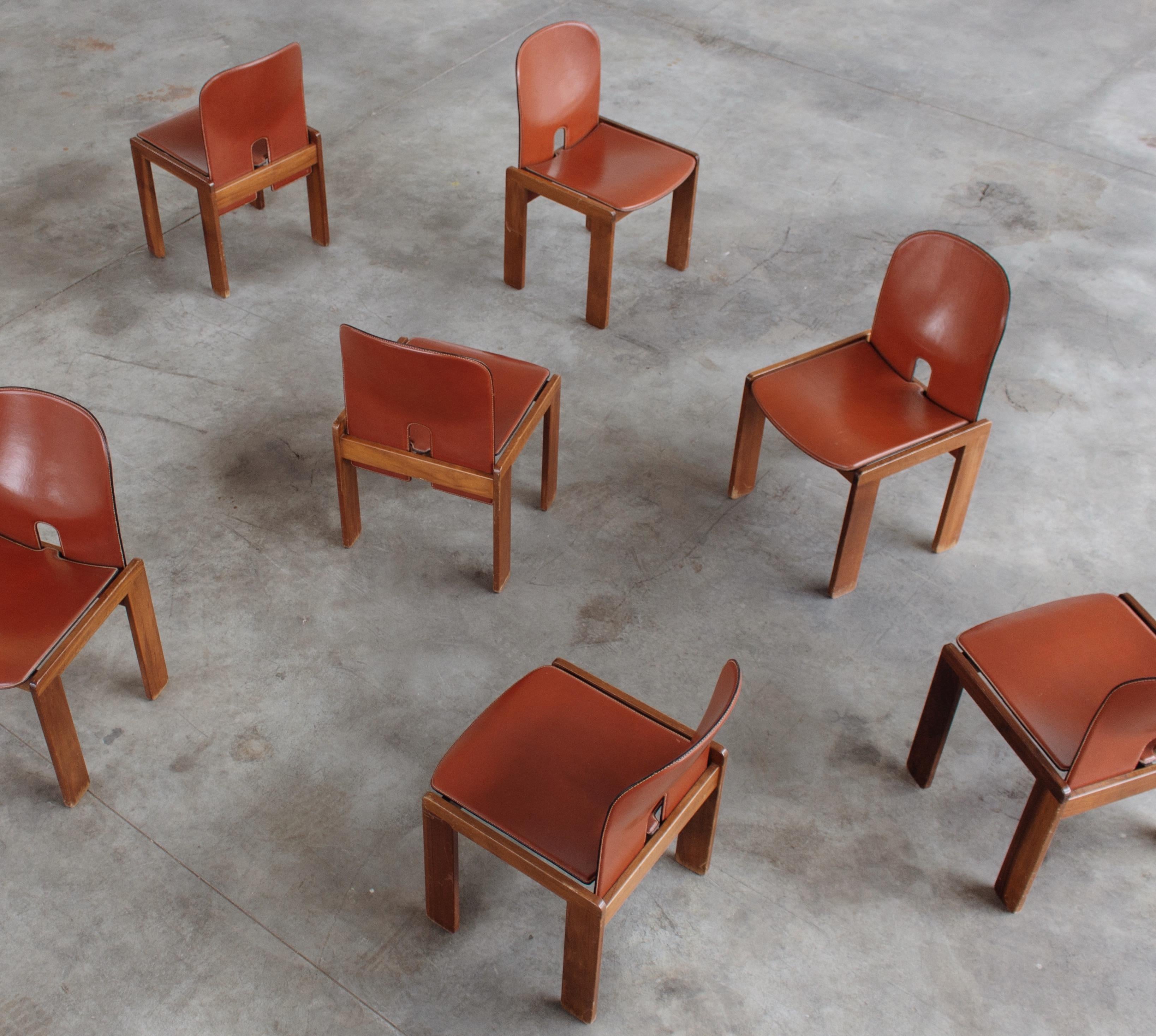 Esszimmerstühle „121“ von Afra & Tobia Scarpa für Cassina, 1965, Satz von 14 Stühlen (Italienisch) im Angebot