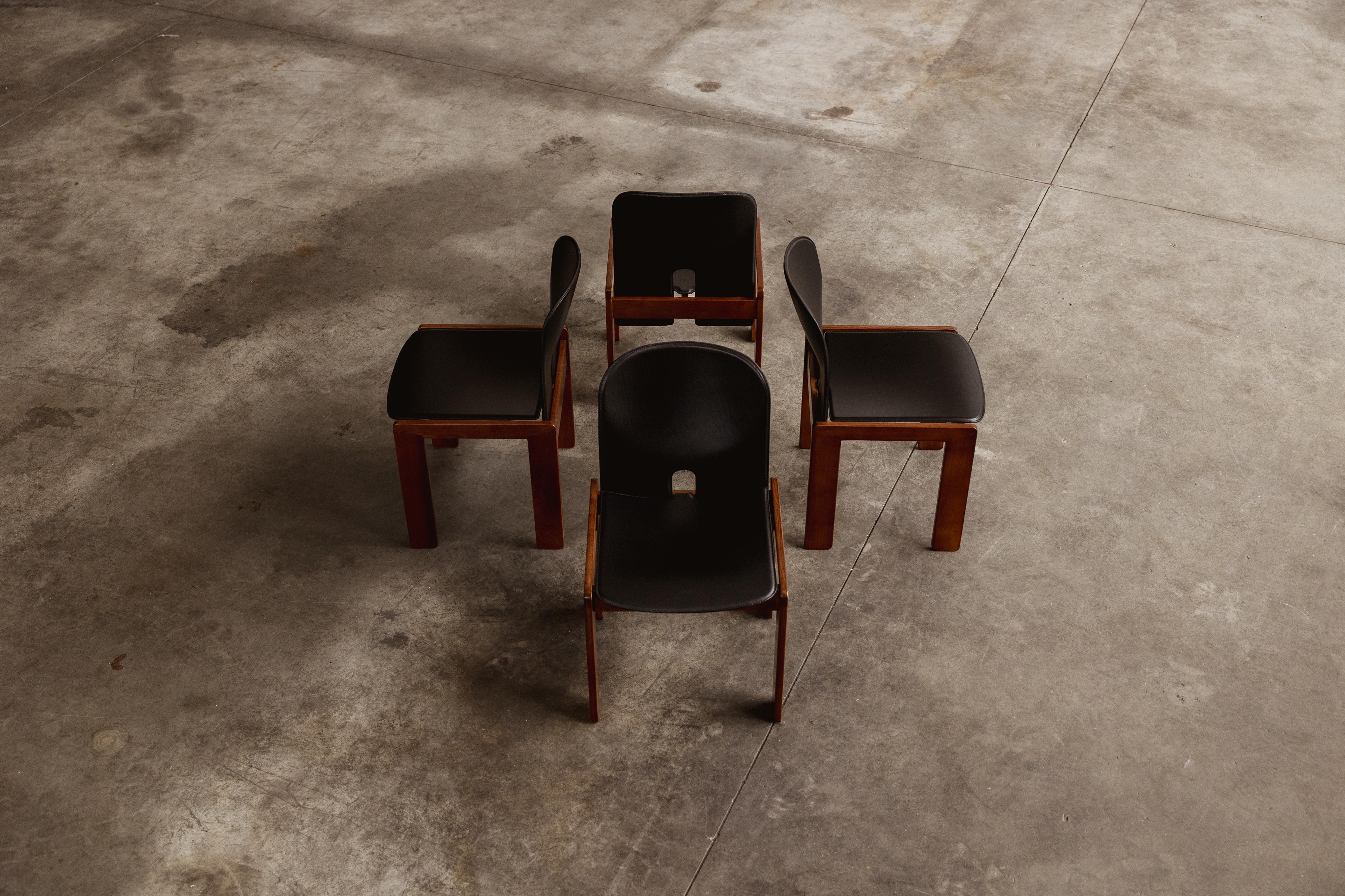 Esszimmerstühle „121“ von Afra & Tobia Scarpa für Cassina, 1965, 4er-Set im Angebot 1