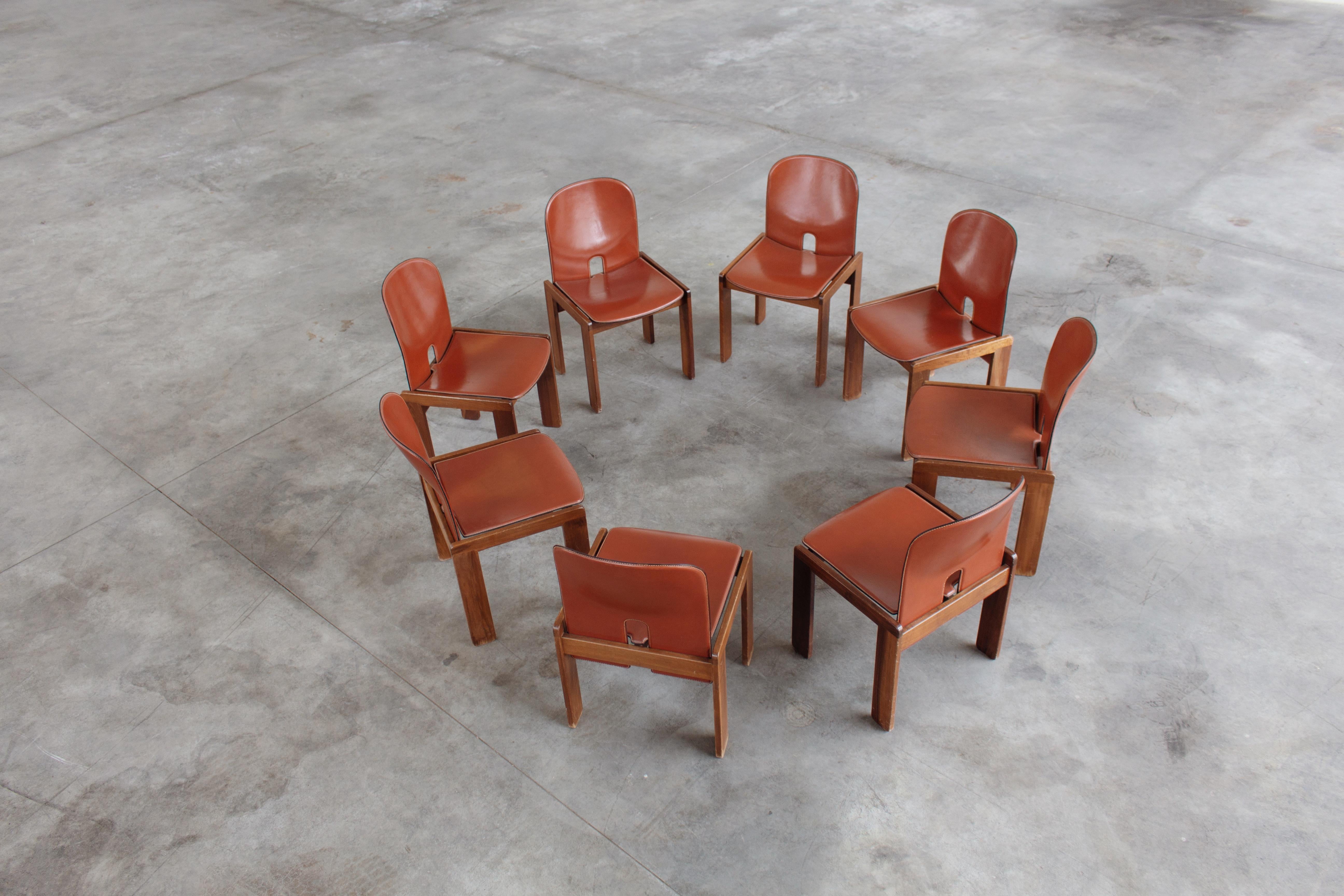 Milieu du XXe siècle Afra & Tobia Scarpa ensemble de 8 chaises de salle à manger 121 pour Cassina, 1965 en vente