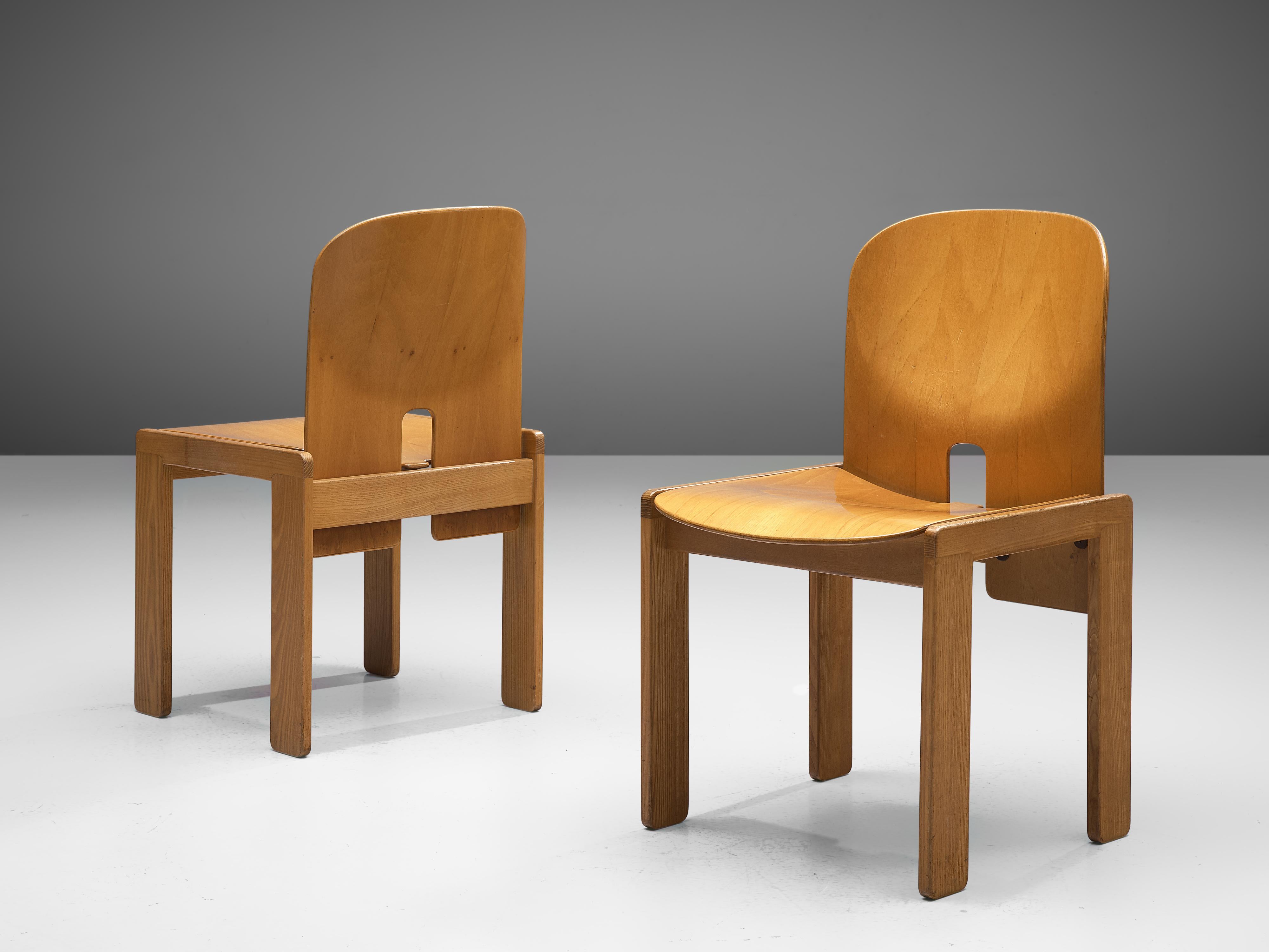 Afra & Tobia Scarpa for Cassina, dining chairs model 121, maple, ash, Italy, design 1965, production later

Dining chairs by the Italian designer couple Tobia and Afra Scarpa. These chairs have a cubic and architectural appearance. The base