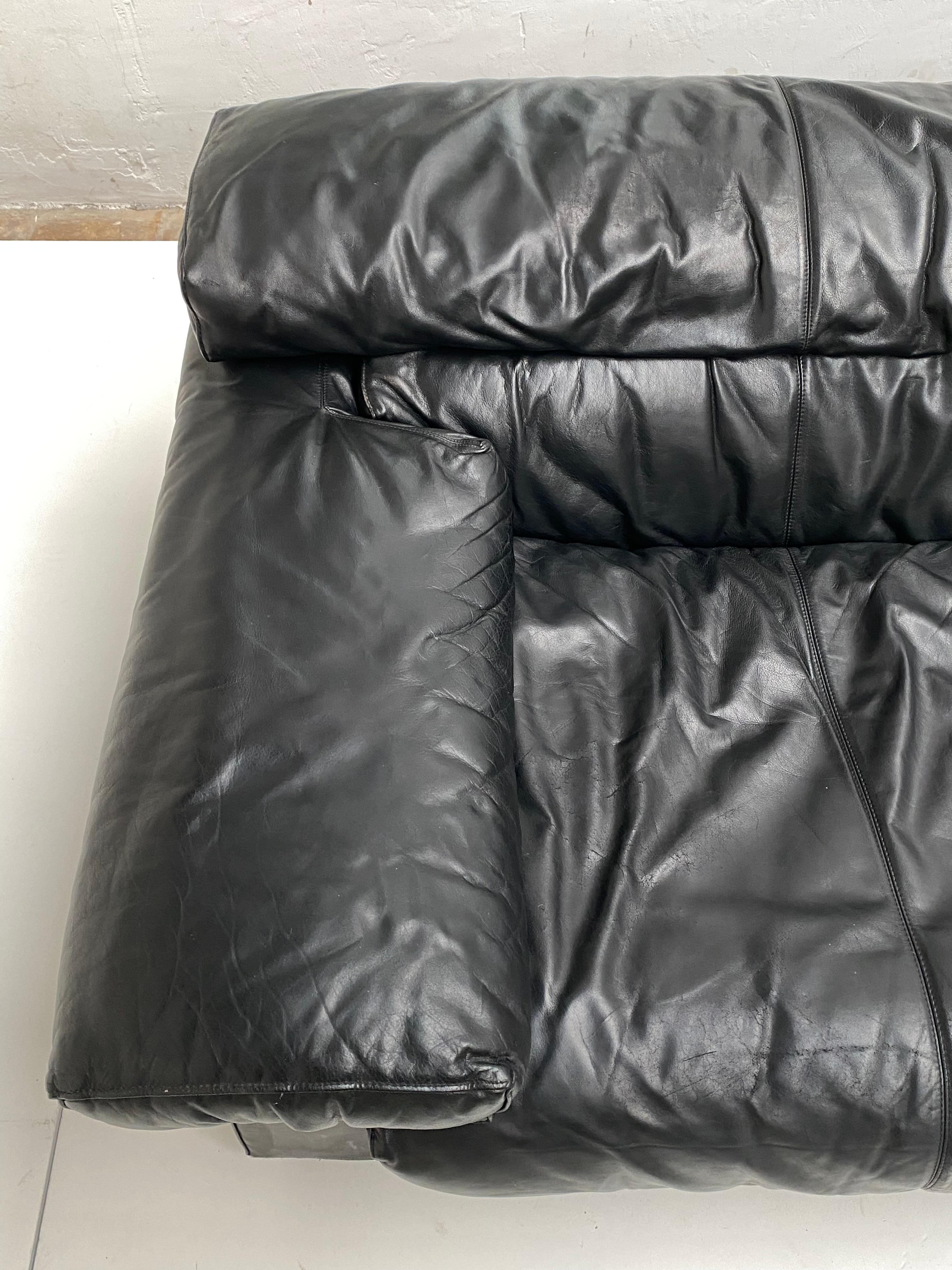 Afra & Tobia Scarpa 2 Seater 'Erasmo' Black Leather Sofa + Table B&B Italia 1973 For Sale 11