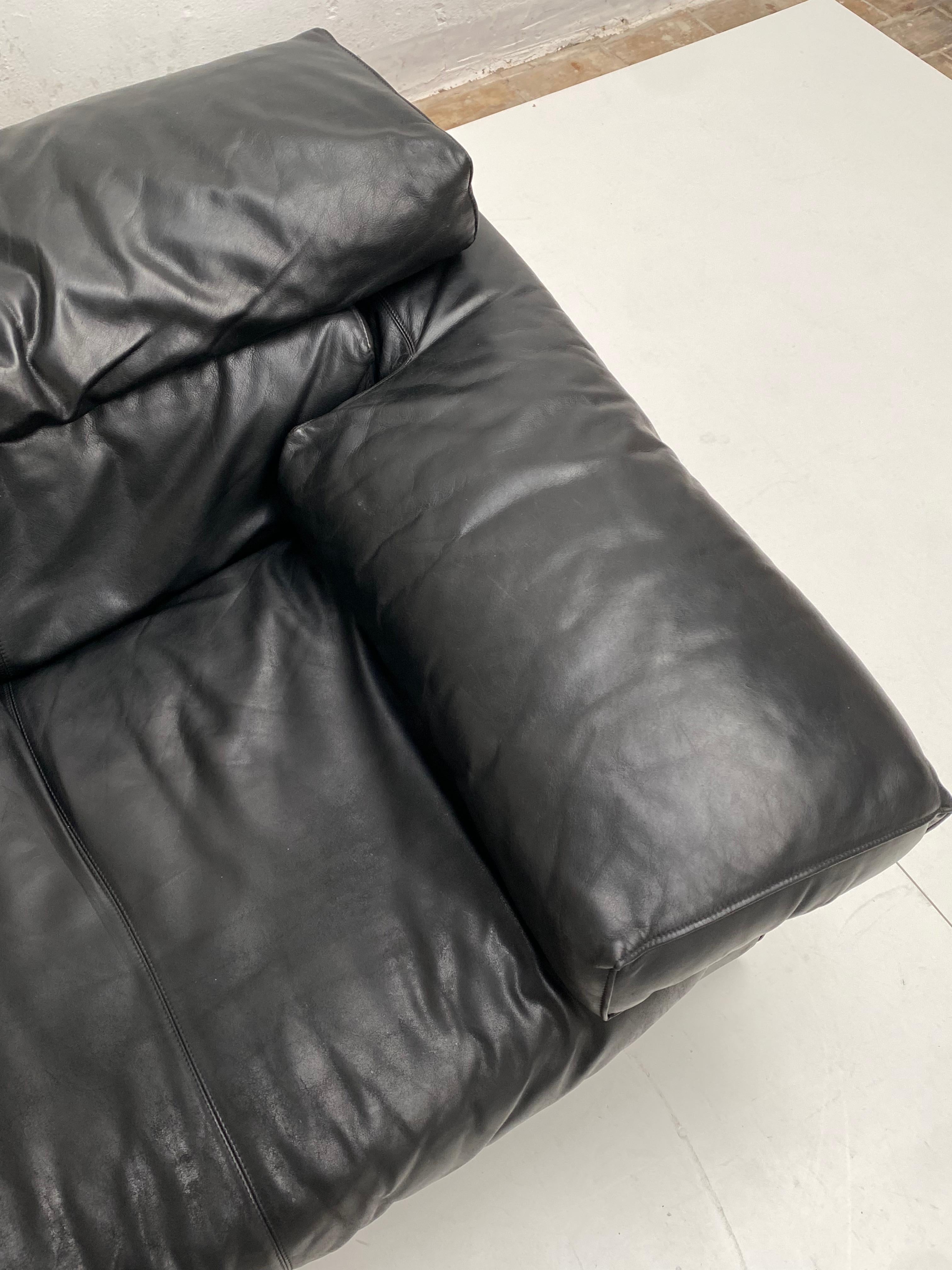 Afra & Tobia Scarpa 2 Seater 'Erasmo' Black Leather Sofa + Table B&B Italia 1973 For Sale 14
