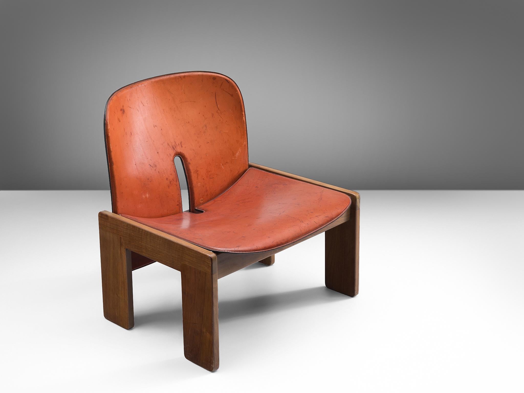 Afra & Tobia Scarpa for Cassina, easy chairs model, walnut and leather, Italy, 1966.

Lounge chair '925' by Italian designer couple Tobia and Afra Scarpa. This low chair has a cubic and architectural appearance. The base consist of four straight,