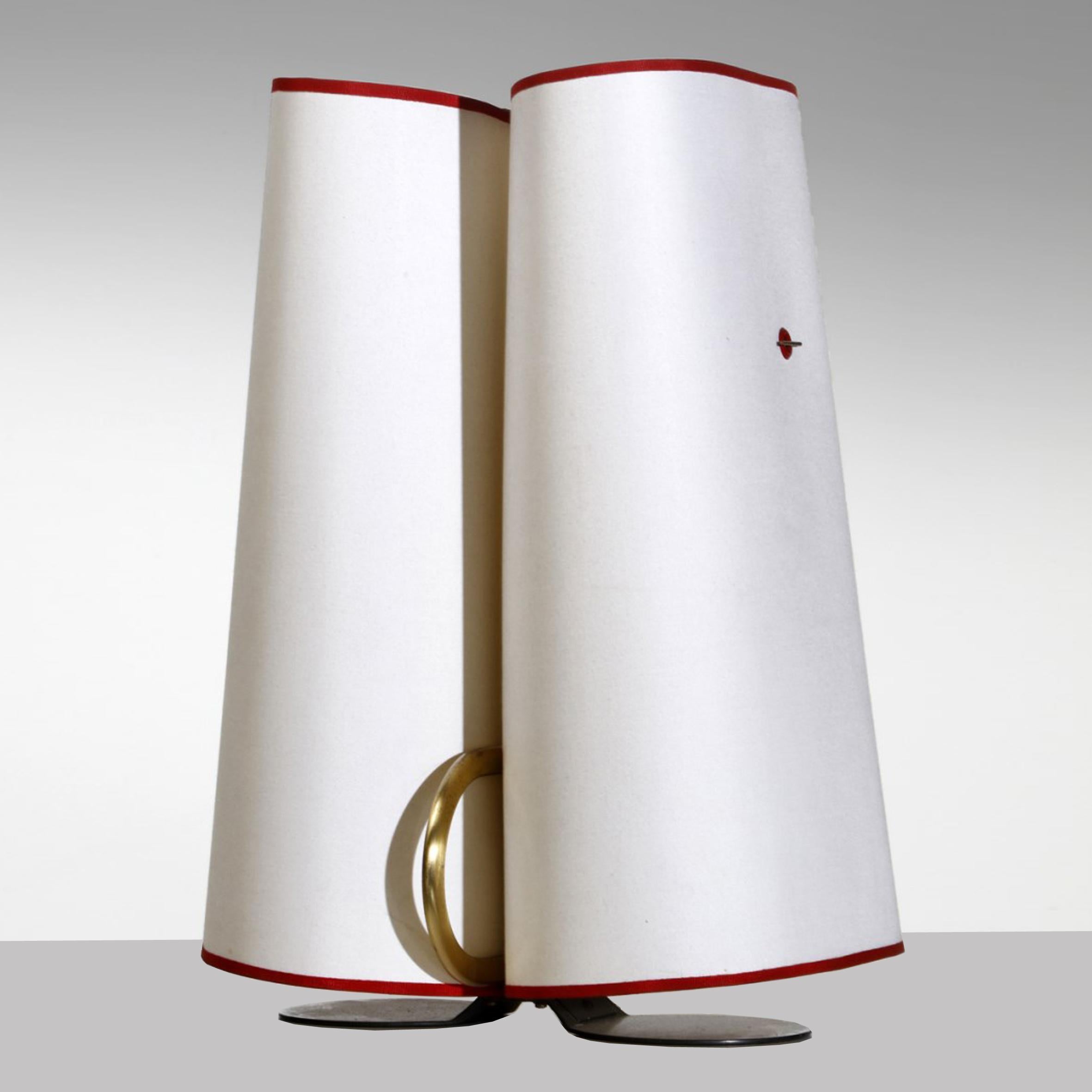 Afra & Tobia Scarpa (1935-2011 & 1935-)

« Abatina »

An aluminum, PVC and fabric table lamp.
With two vertical paired half-cylinder fabric shades with a colored fabric border.
The internal metal support with two sockets, each on two joined round