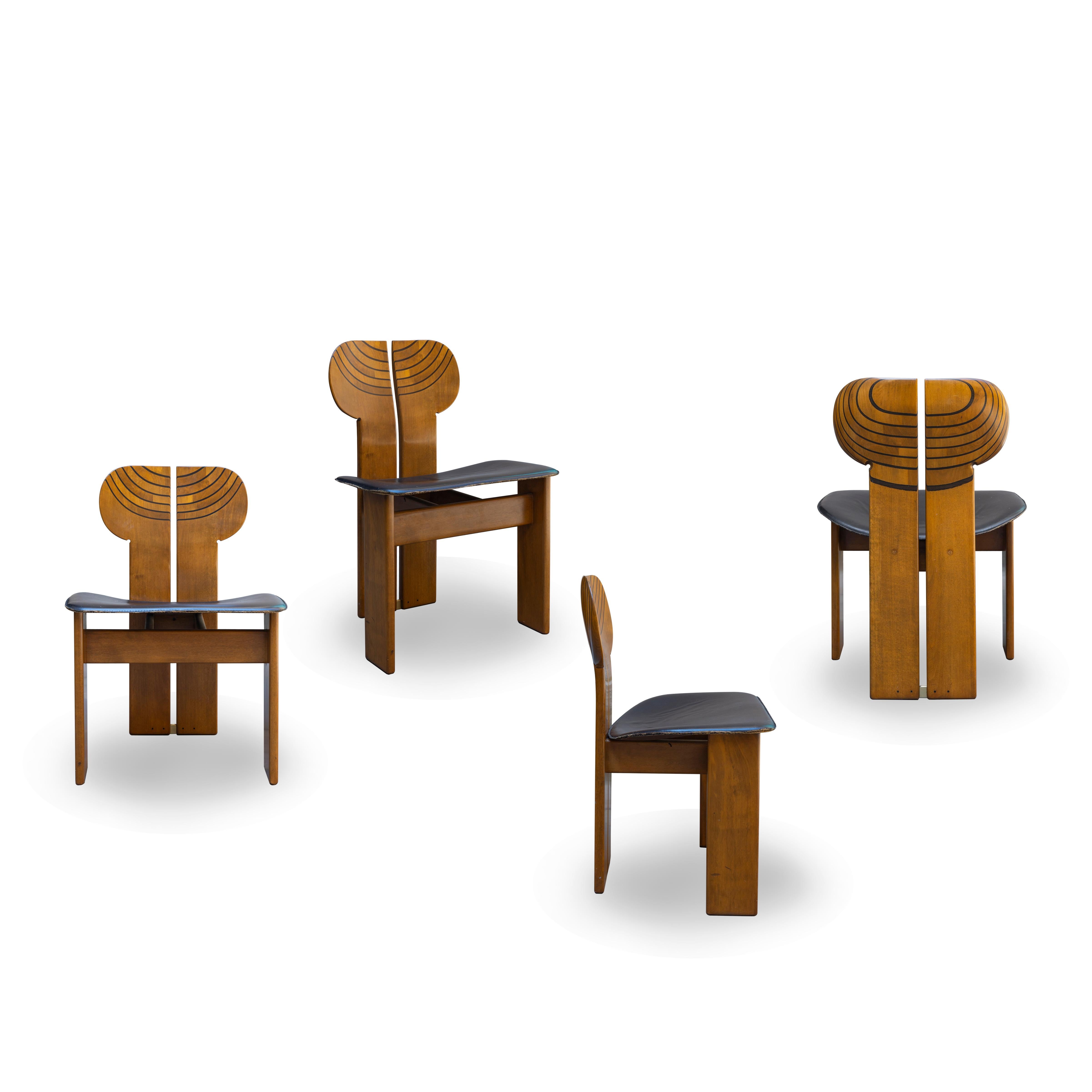 Afra & Tobia Scarpa set Africa table and 4 chairs Serie Artona Maxalto 
Superb set of the highest quality and excellent workmanship, the Afra & Tobia Scarpa architect and design duo invent a new way of making furniture.
 