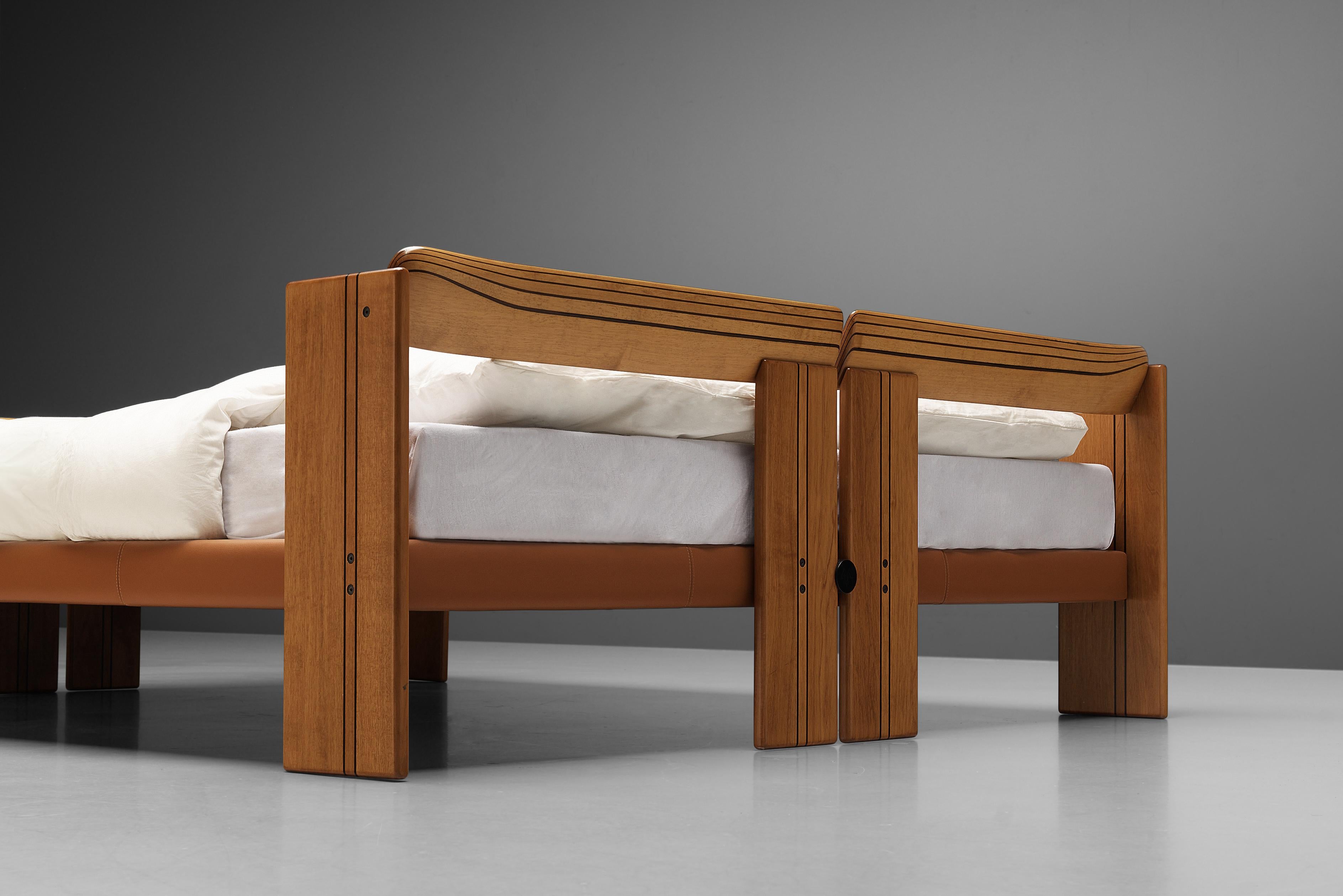 Afra & Tobia Scarpa 'Artona' Bed in Walnut and Leather In Good Condition In Waalwijk, NL