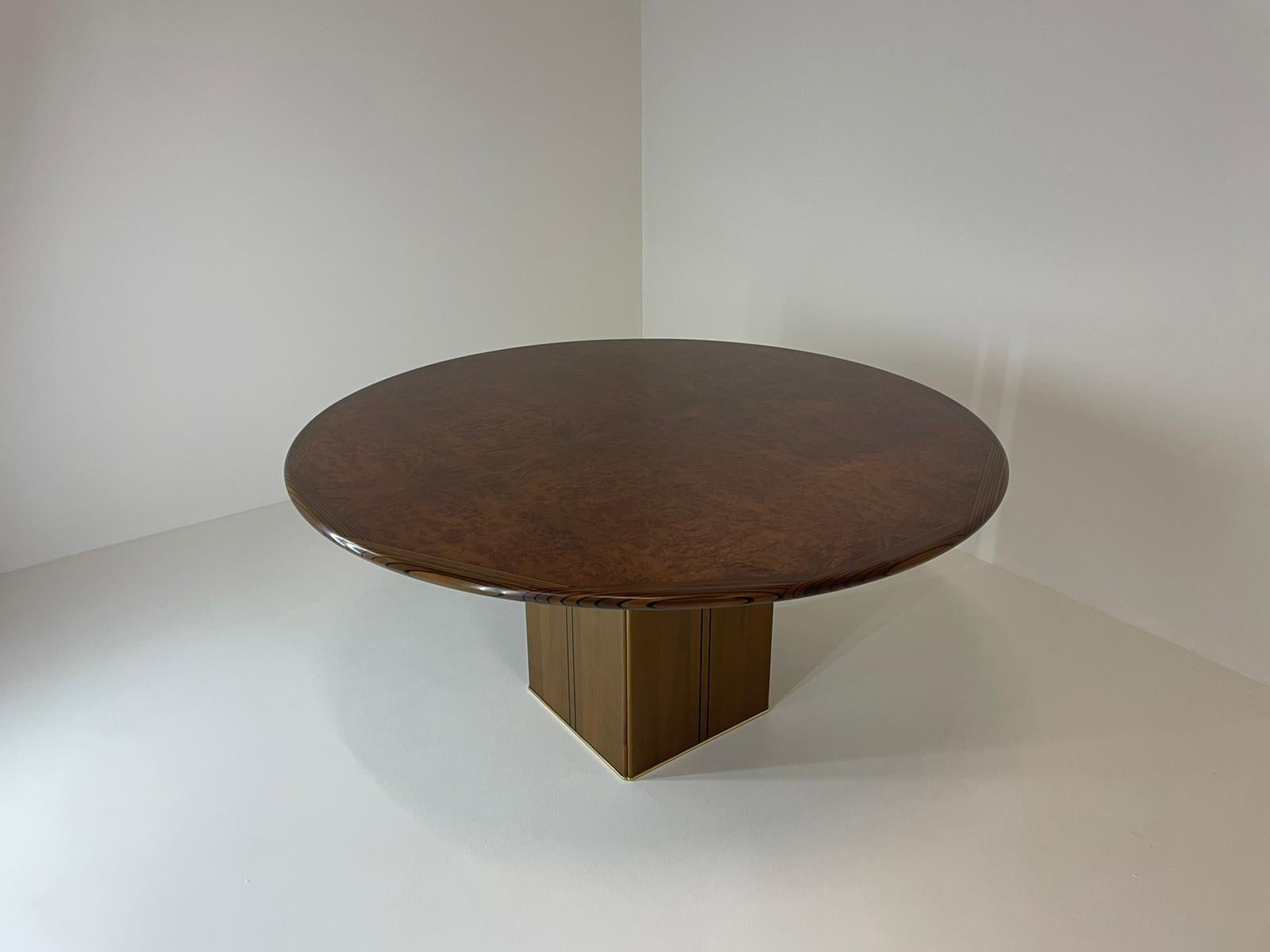 Afra & Tobia Scarpa 'Artona' Maxalto Round Dining Table in Walnut Italy 70s 2