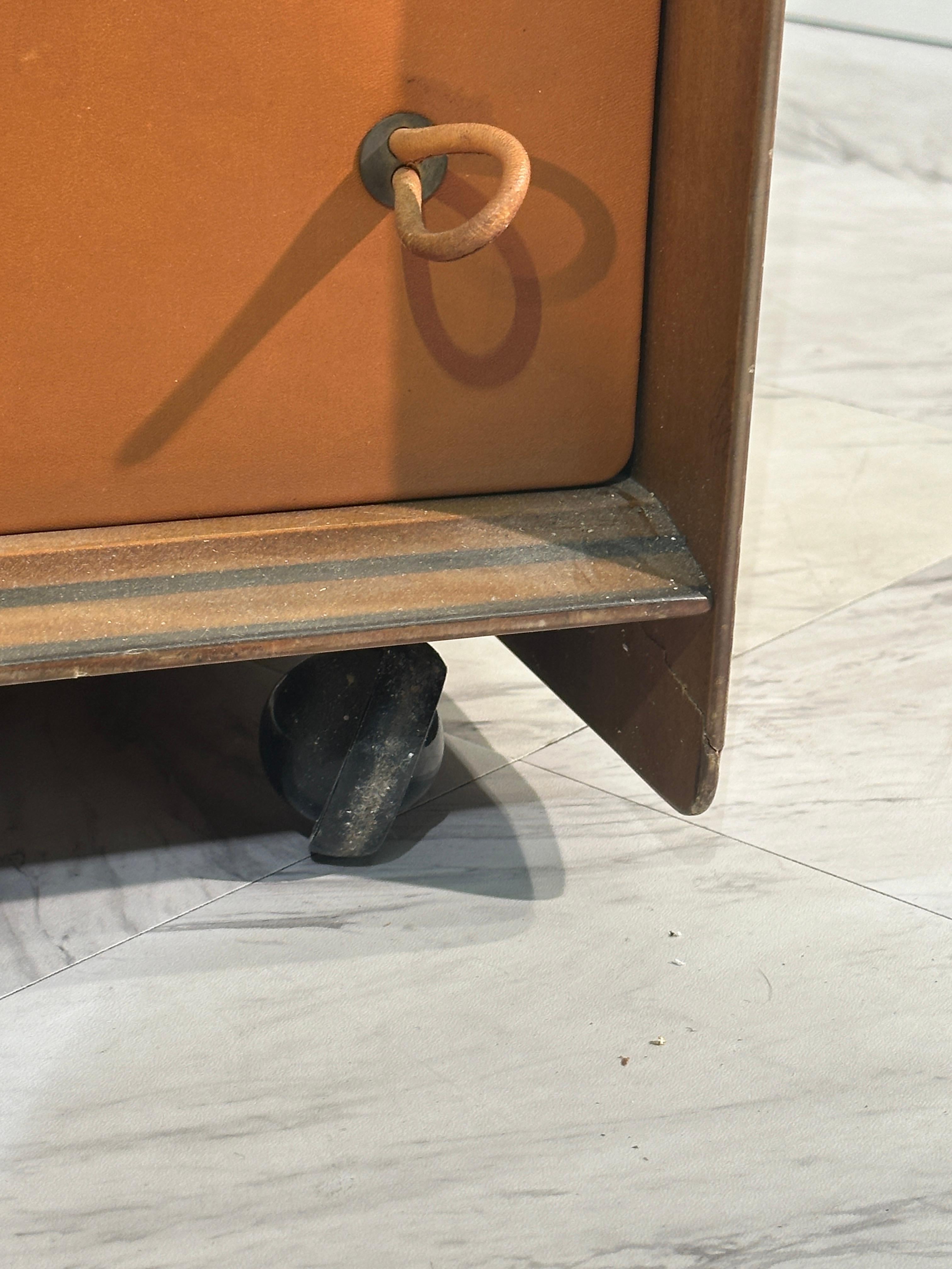 Italian Afra & Tobia Scarpa, Artona Sideboard in Walnut and Leather, Maxalto 1970s For Sale