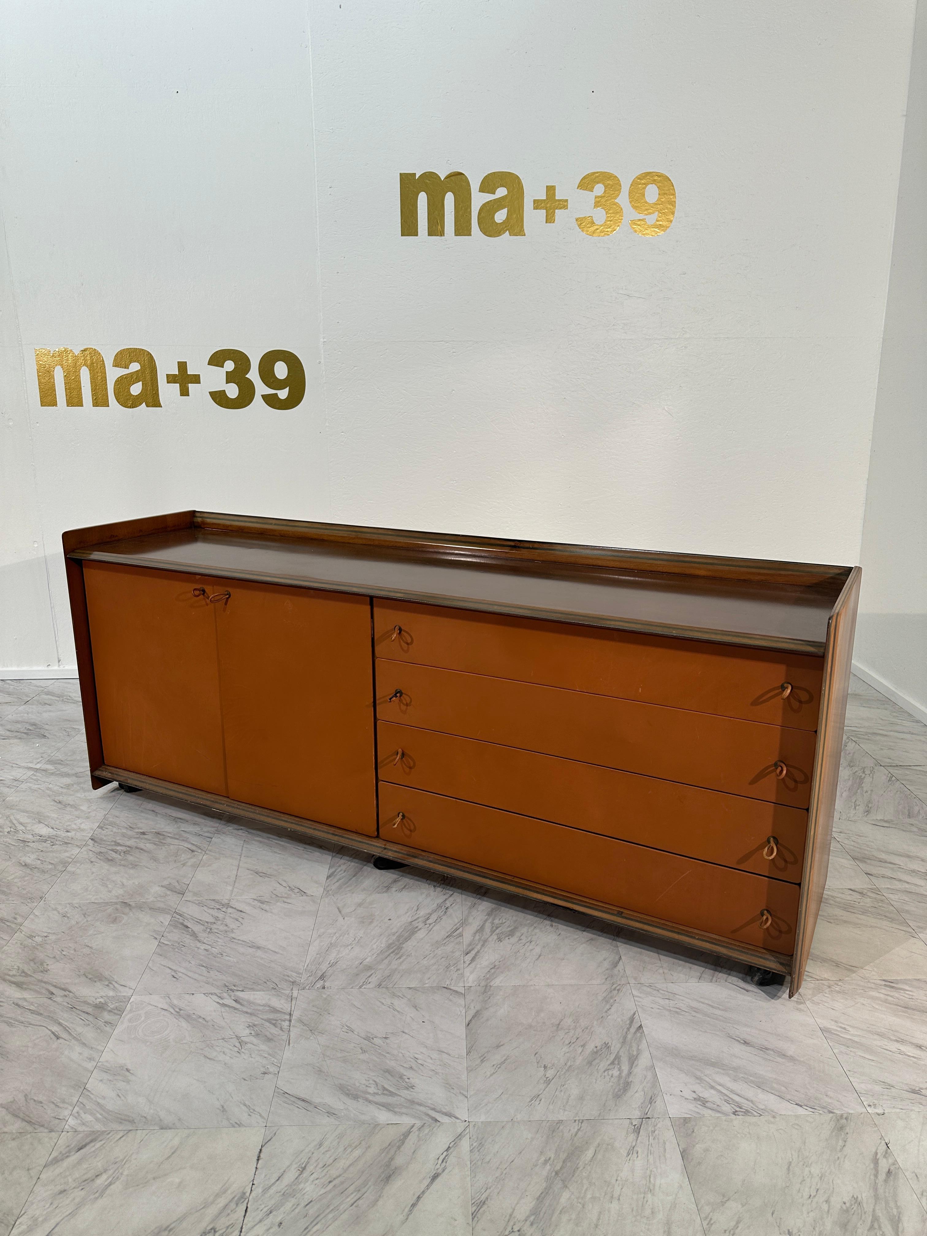 Afra & Tobia Scarpa, Artona Sideboard in Walnut and Leather, Maxalto 1970s In Good Condition For Sale In Los Angeles, CA